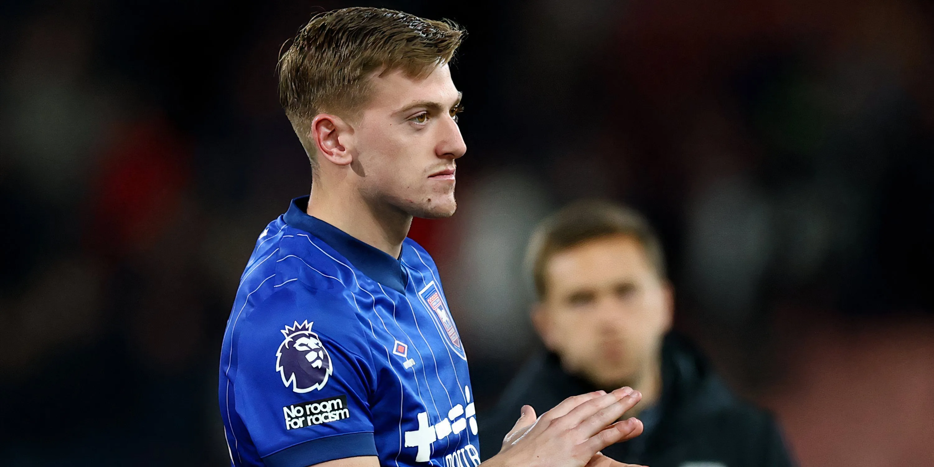 Chân dung tiền đạo trẻ Liam Delap