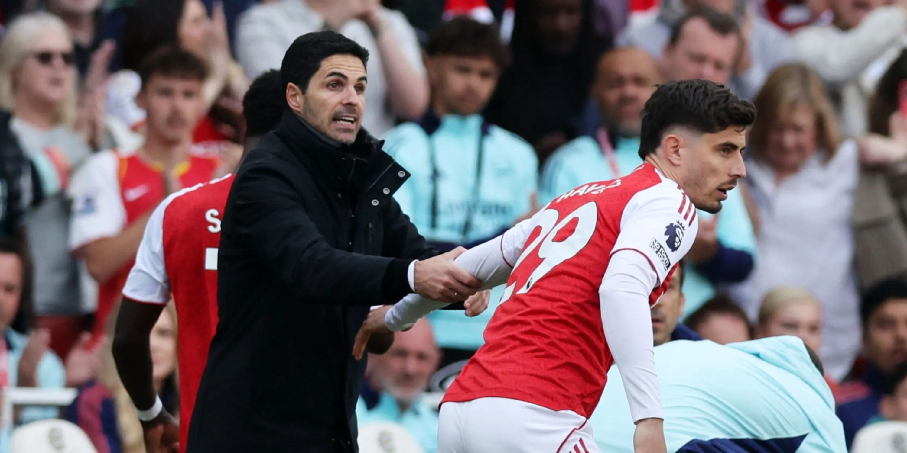 HLV Mikel Arteta và cầu thủ Kai Havertz của Arsenal, thảo luận về sự thay đổi thể chất của Havertz