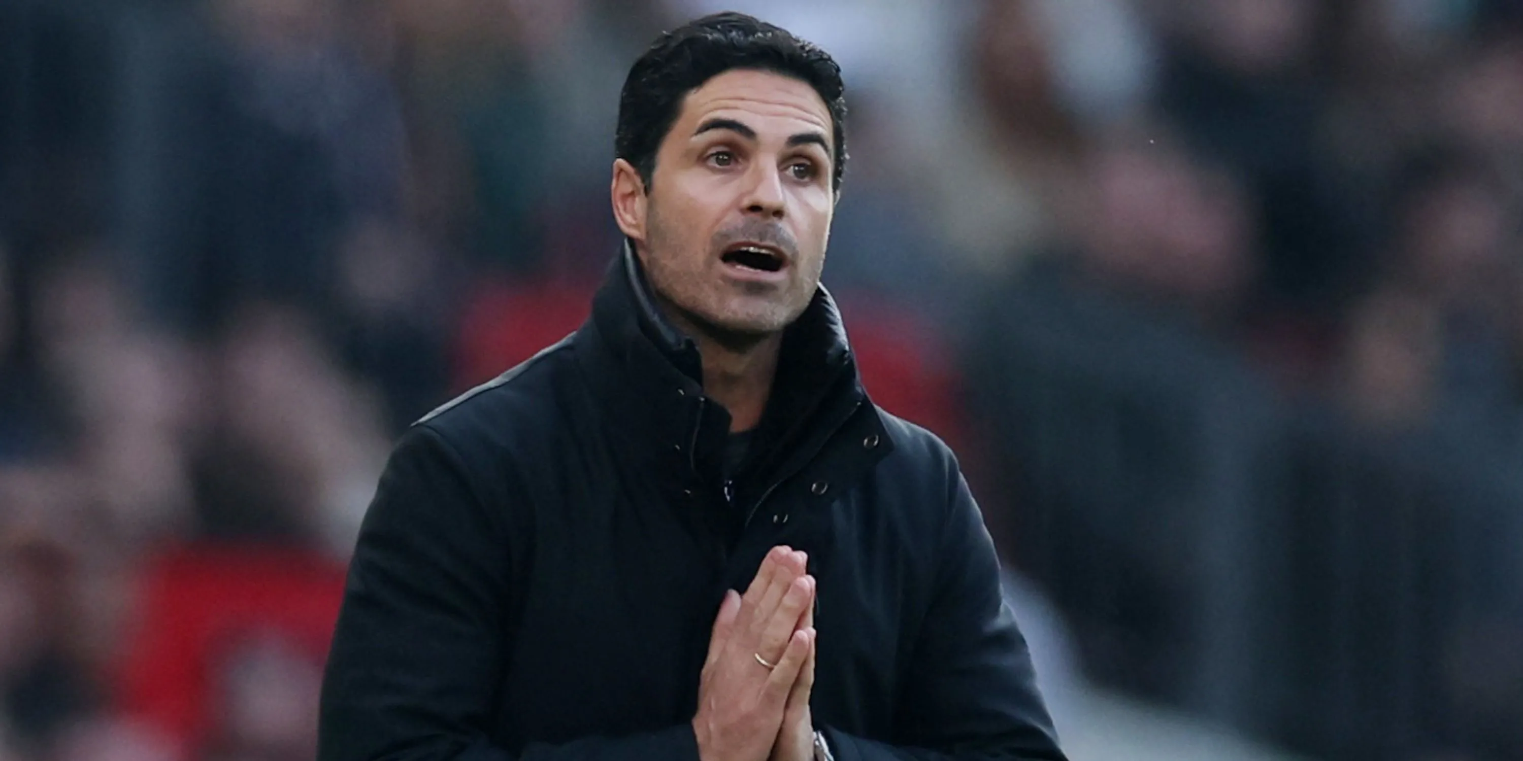Huấn luyện viên Mikel Arteta chỉ đạo trận đấu của Arsenal tại Ngoại hạng Anh