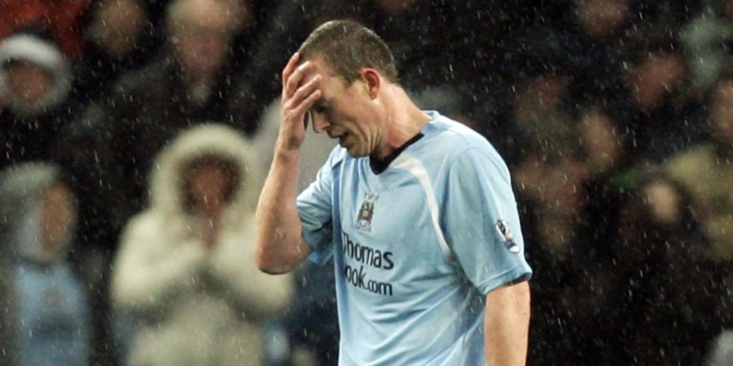 Richard Dunne, người nắm giữ kỷ lục buồn ghi phản lưới nhà nhiều nhất lịch sử bóng đá