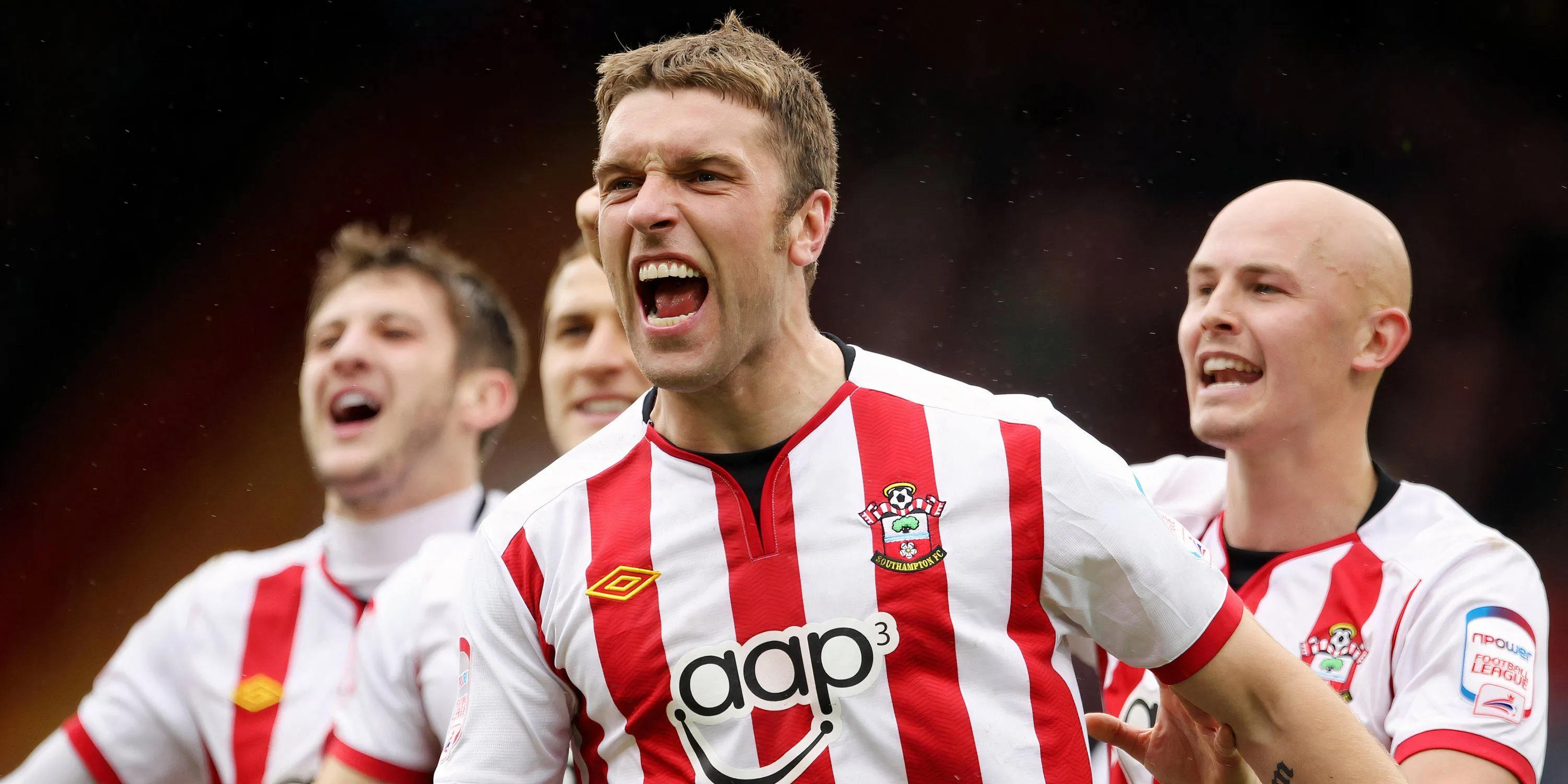 Tiền đạo Rickie Lambert của Southampton ăn mừng bàn thắng quan trọng trong hành trình thăng hạng