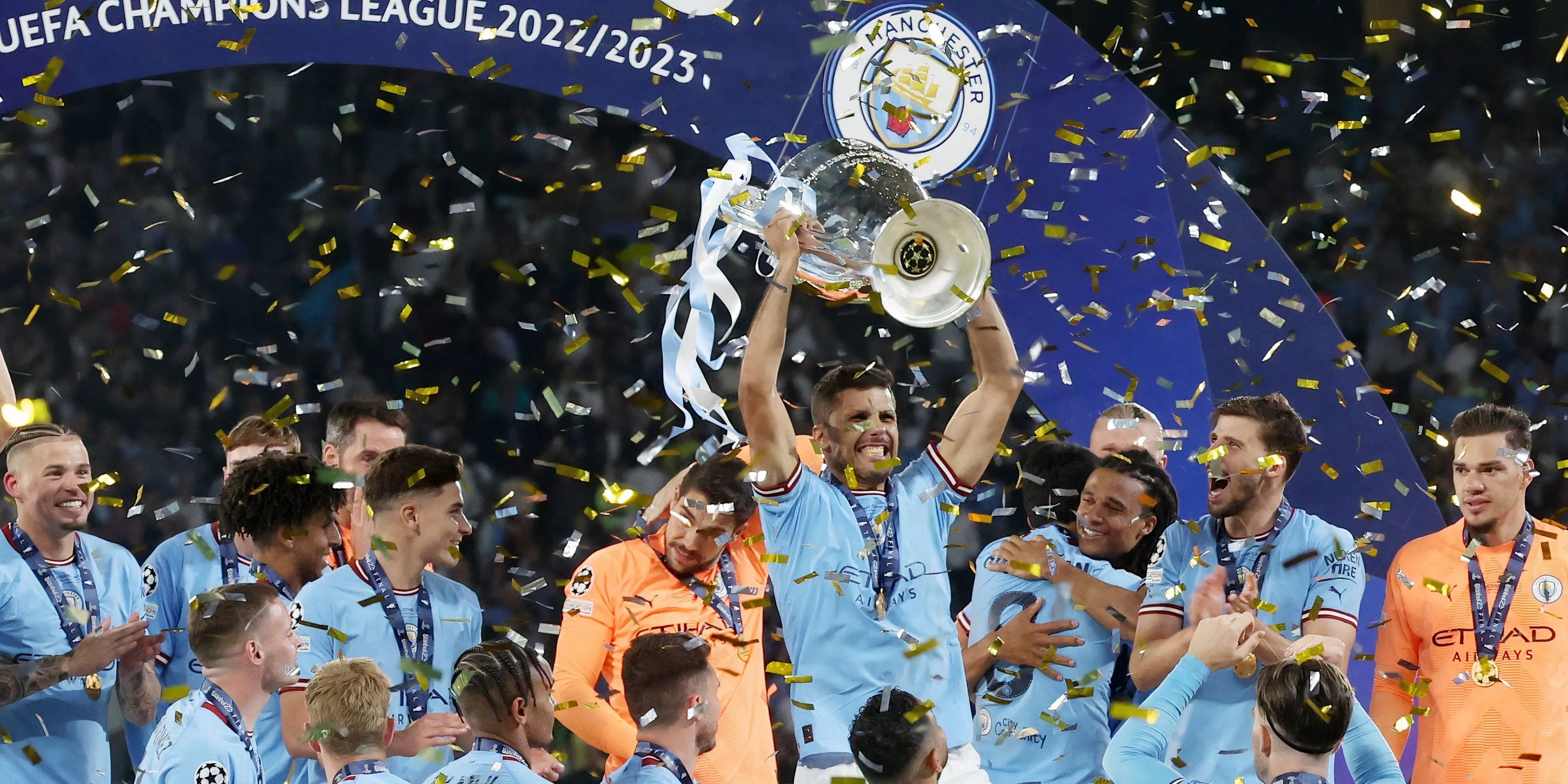 Toàn đội Manchester City ăn mừng chức vô địch Champions League lịch sử mùa giải 2022-23