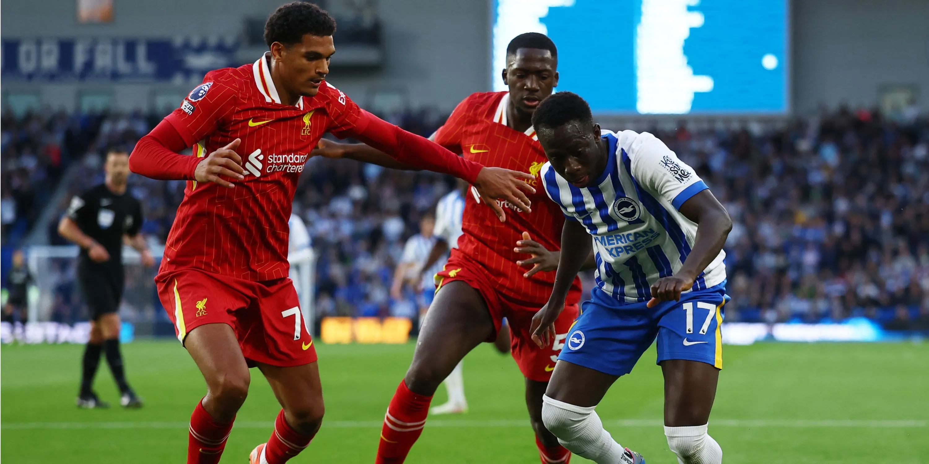 Trung vệ Jarell Quansah của Liverpool trong một buổi tập luyện