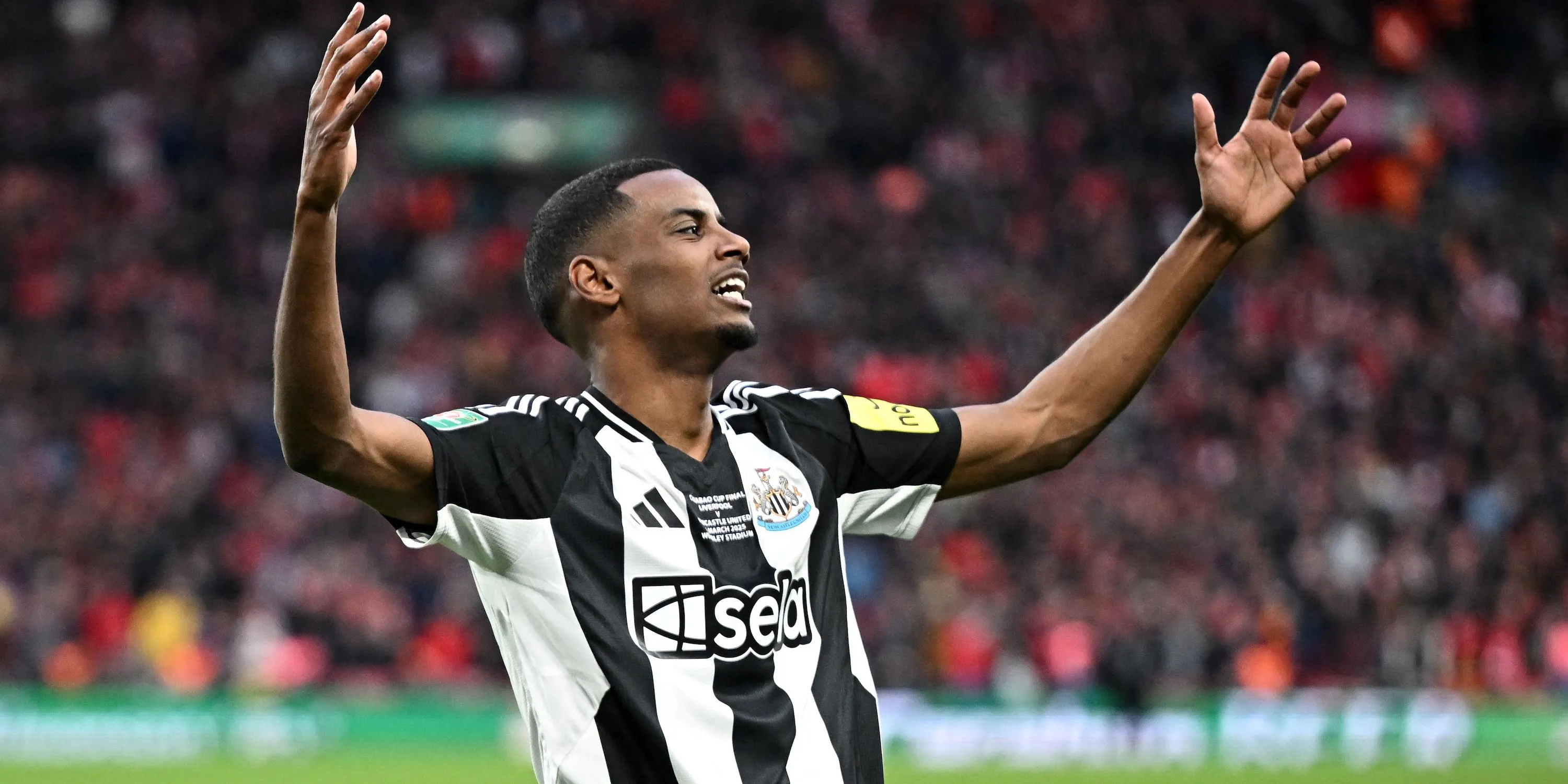 Alexander Isak của Newcastle United ăn mừng bàn thắng thứ hai