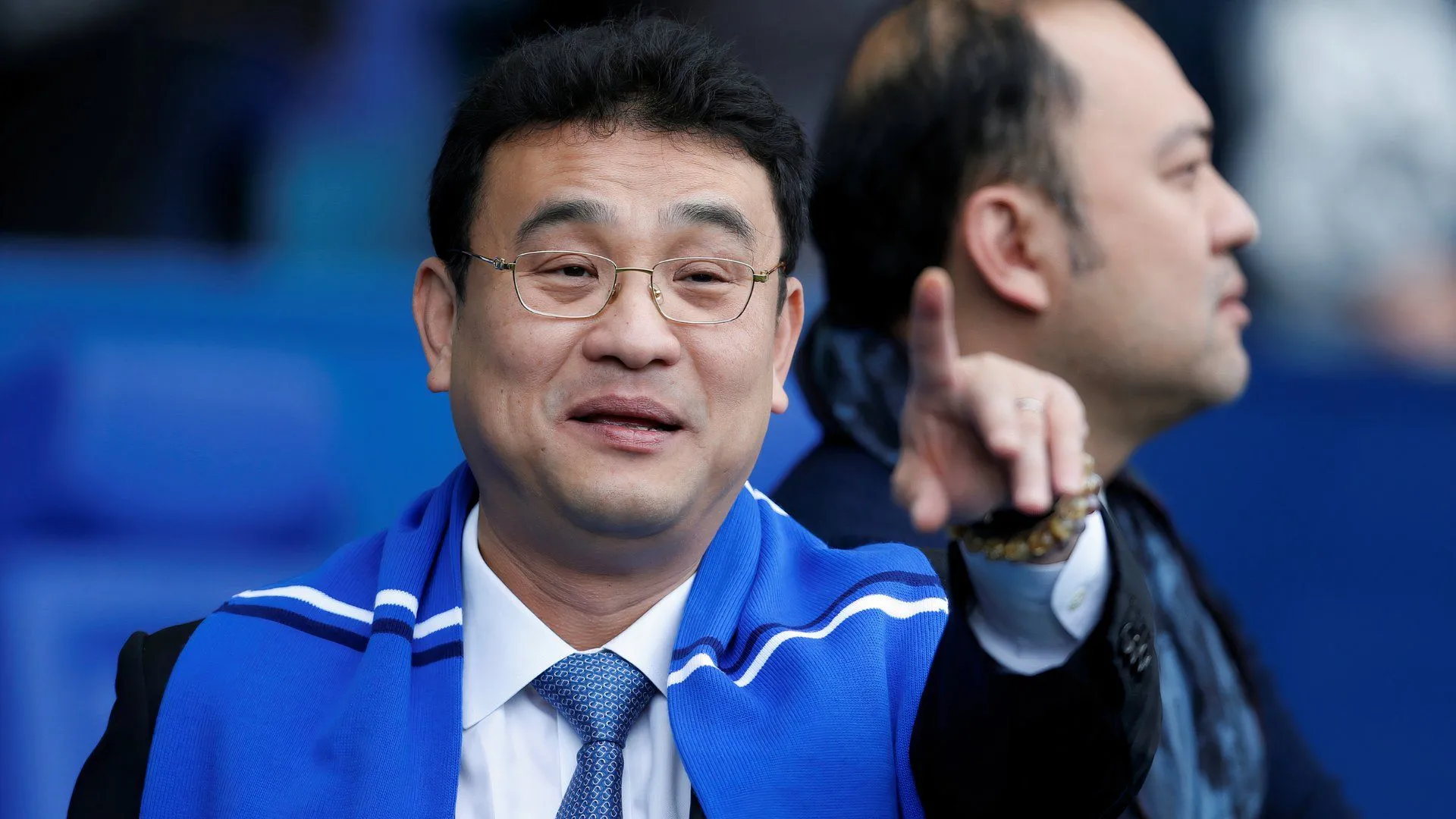 Ảnh ông Dejphon Chansiri, chủ sở hữu Sheffield Wednesday, trong bối cảnh đàm phán mua bán CLB