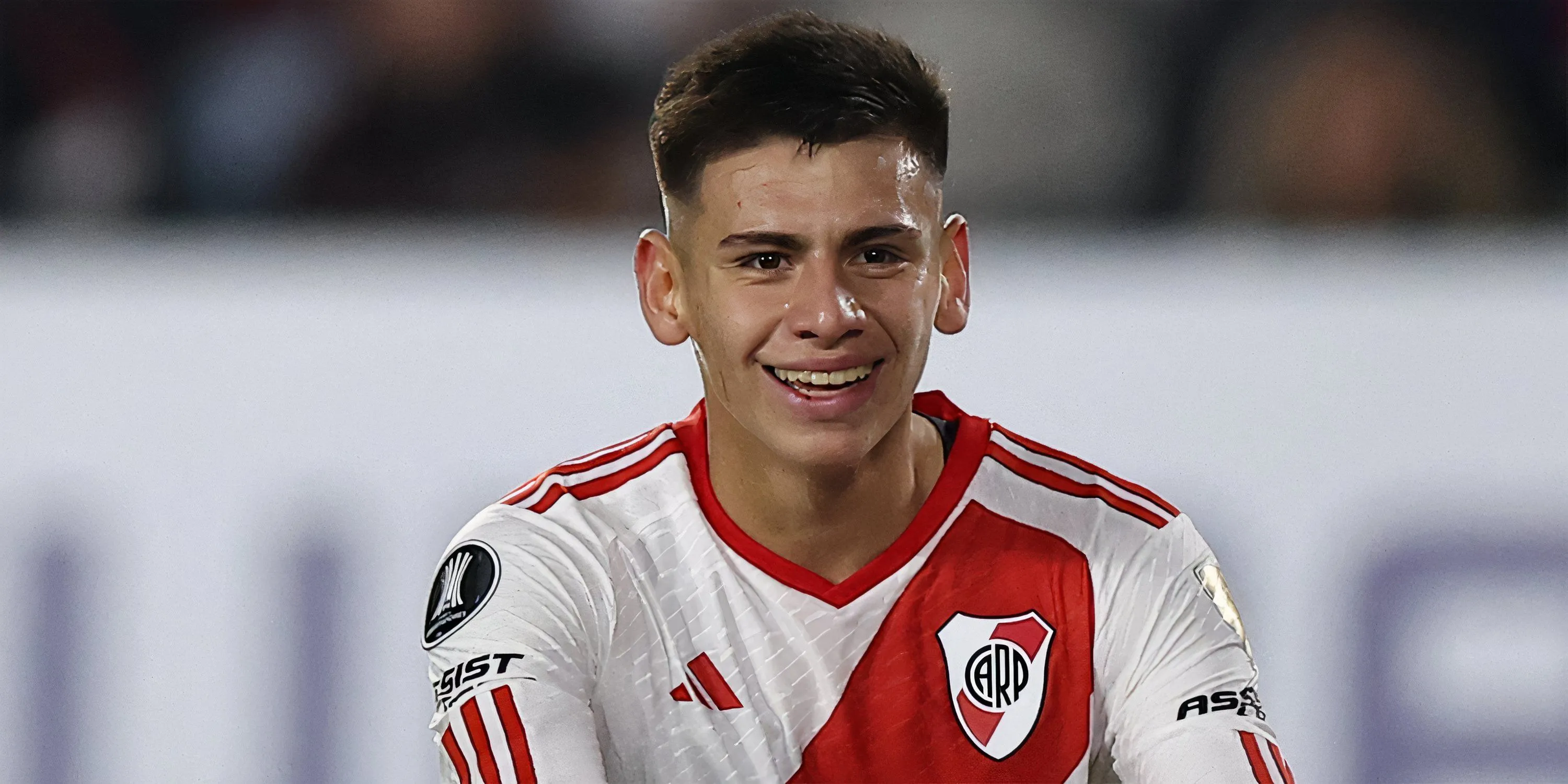 Claudio Echeverri thi đấu cho River Plate trước khi gia nhập Manchester City