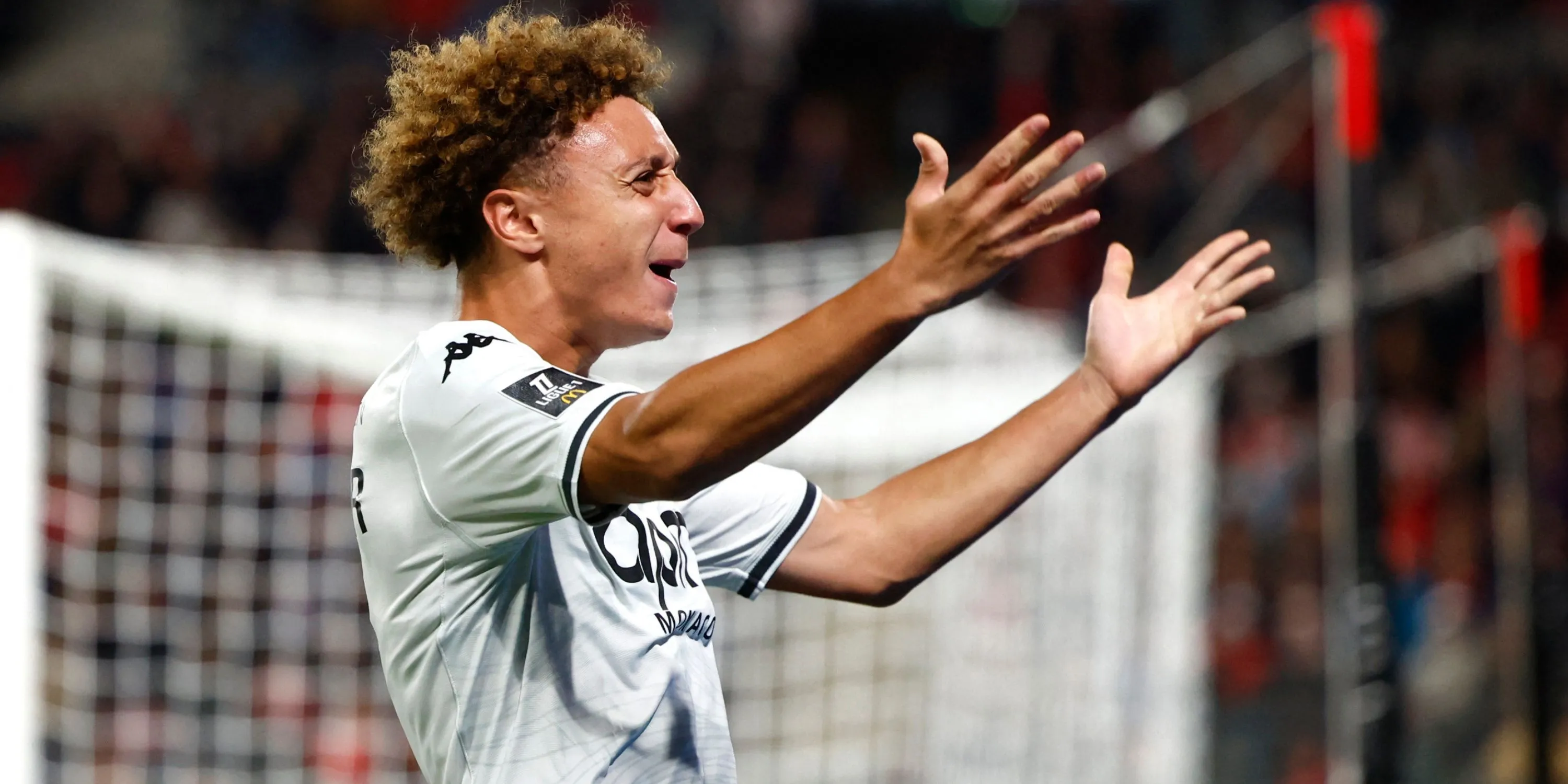 Eliesse Ben Seghir thi đấu cho Monaco tại Ligue 1