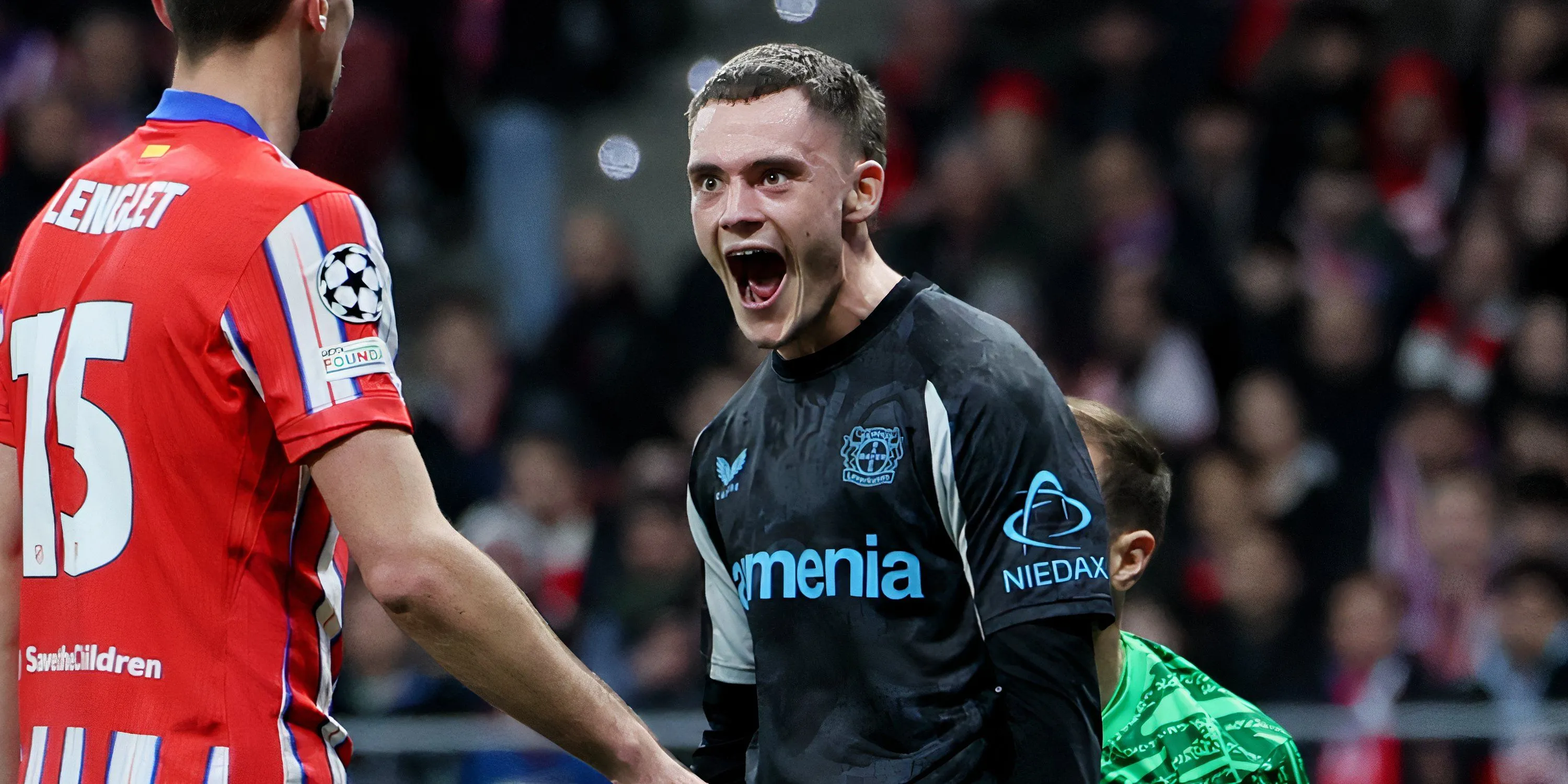 Florian Wirtz trong màu áo Bayer Leverkusen thi đấu tại Cúp C1 Châu Âu