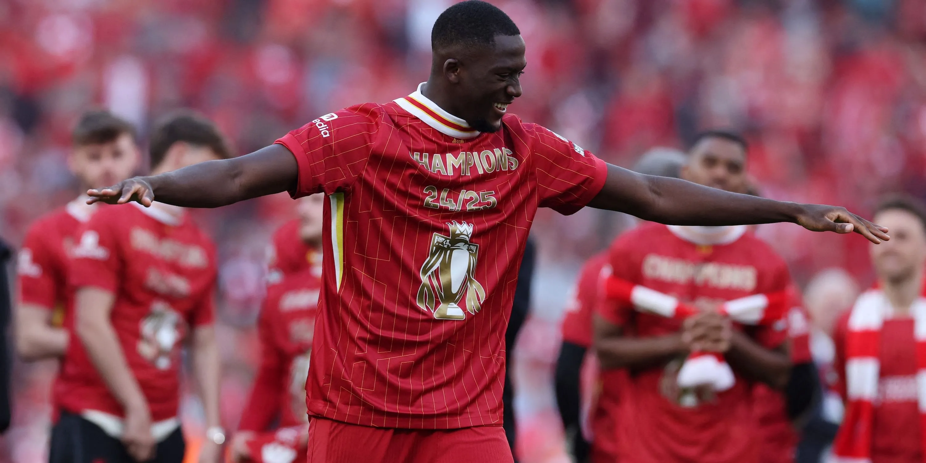 Hậu vệ Ibrahima Konate của Liverpool ăn mừng sau khi vô địch Premier League