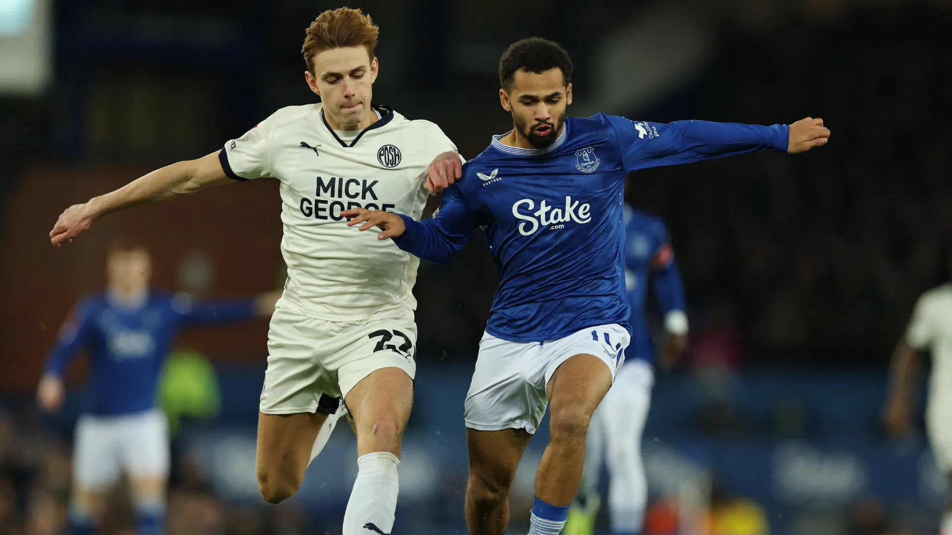 Hector Kyprianou của Peterborough United thi đấu