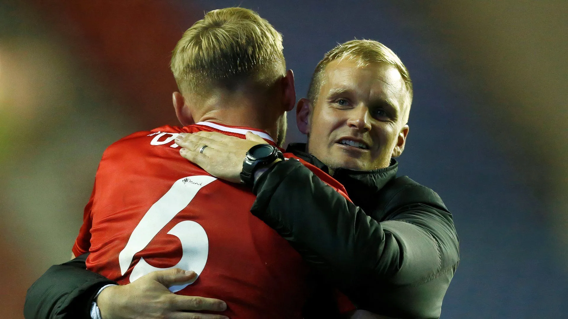 HLV Liam Manning và Harry Darling tại MK Dons, mối liên hệ trước khi Darling gia nhập Norwich City ở bóng đá Anh