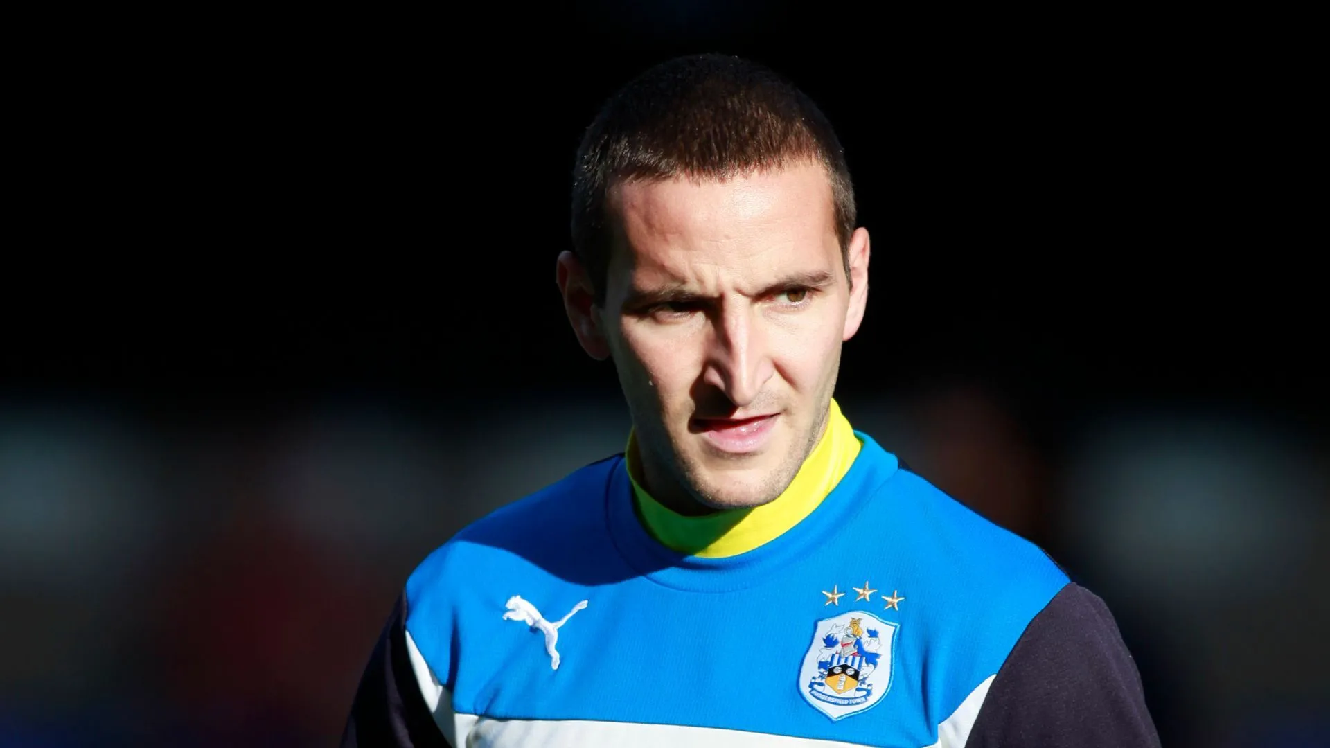 HLV Martin Paterson chỉ đạo trên sân, đối mặt áp lực chứng tỏ bản thân tại Notts County