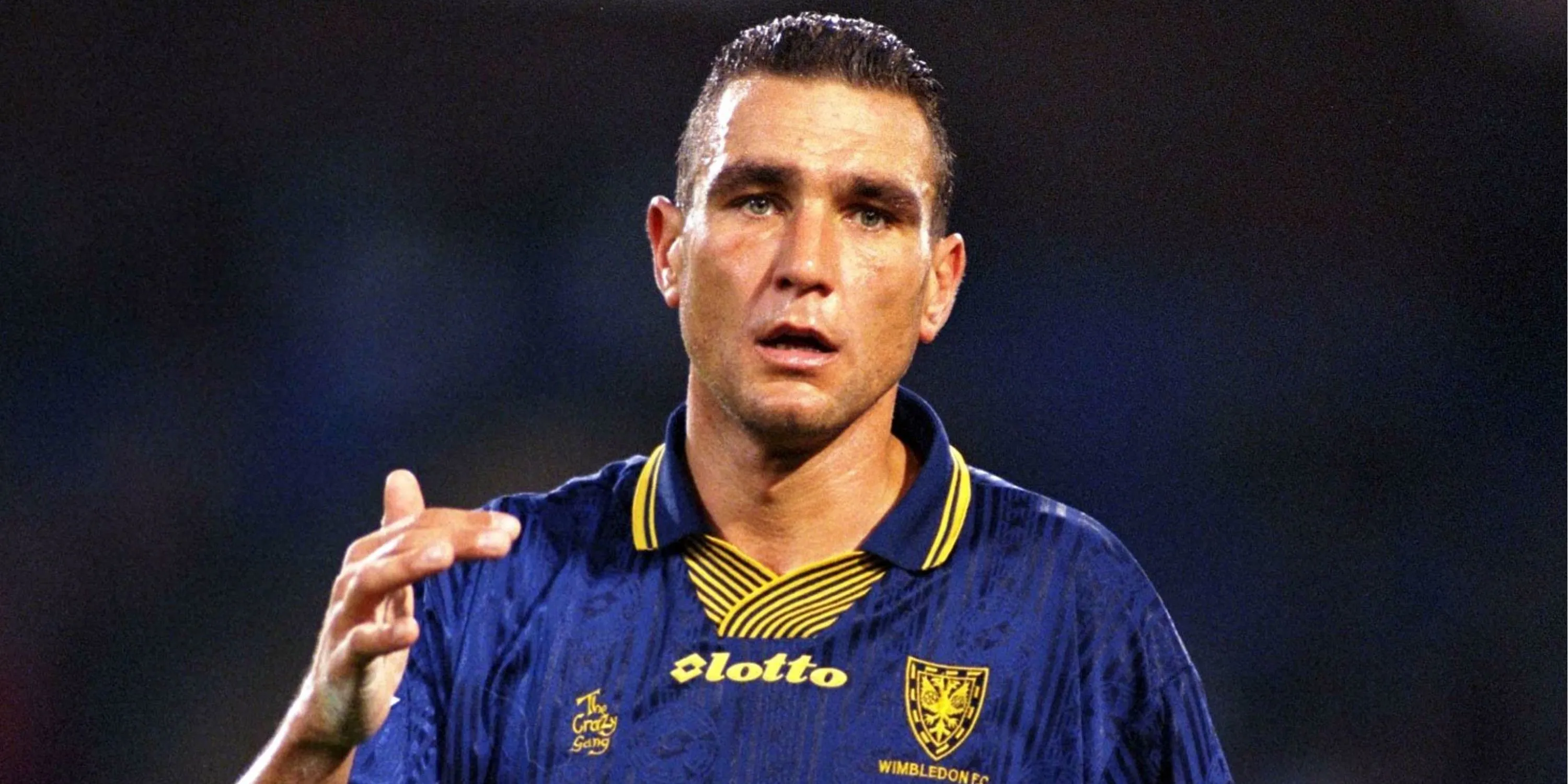 Khoảnh khắc nổi tiếng của Vinnie Jones (Wimbledon) và Paul Gascoigne (Tottenham) trong trận đấu ở bóng đá Anh.