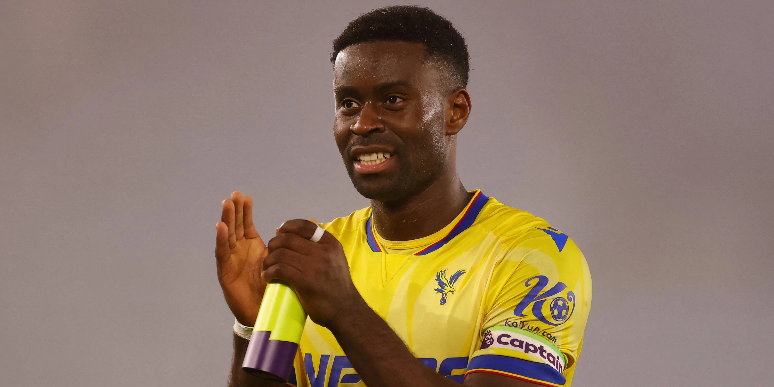 Marc Guehi ăn mừng chiến thắng cùng đồng đội tại Crystal Palace