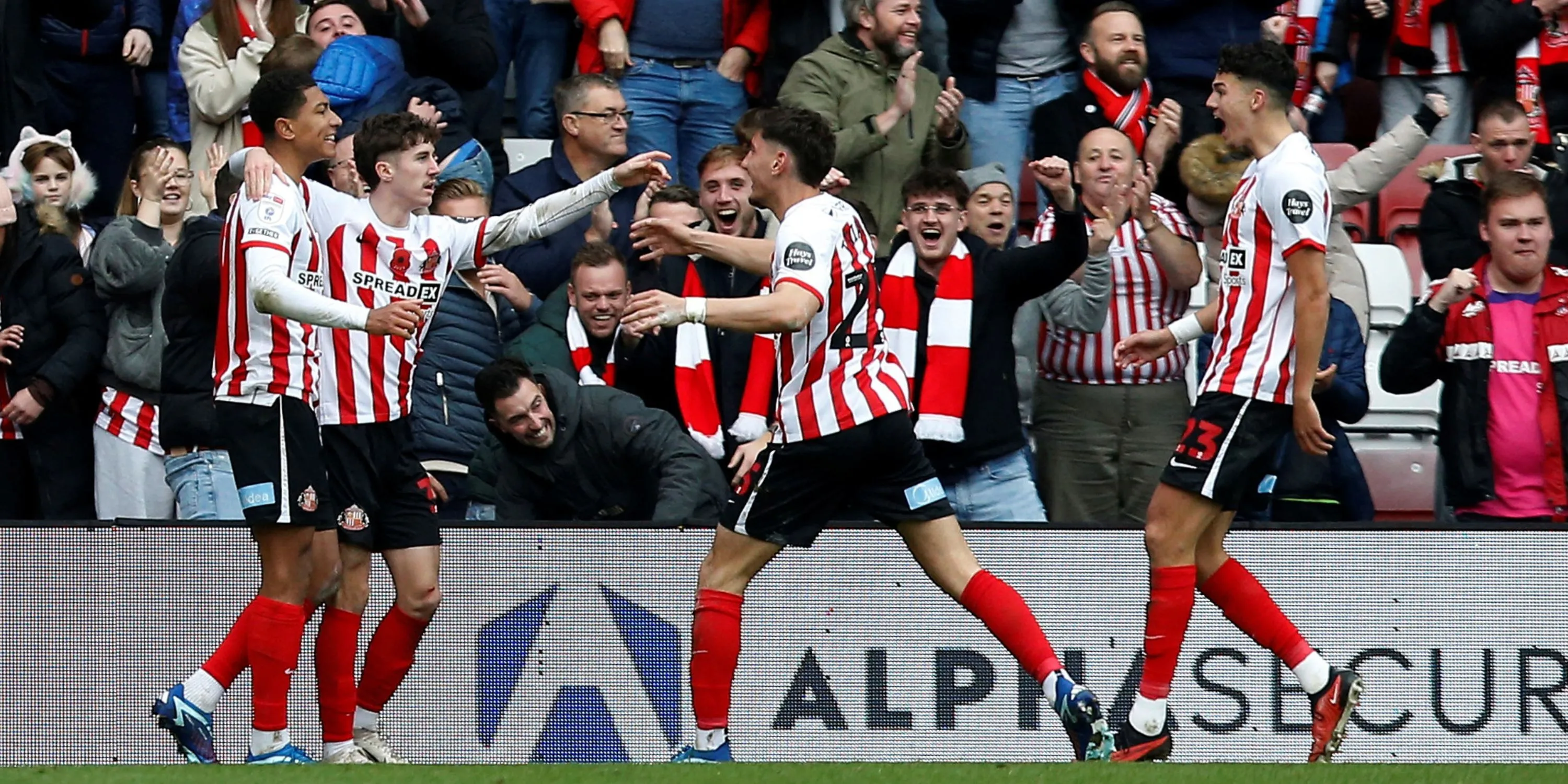 Tiền vệ Nectarios Triantis của Sunderland
