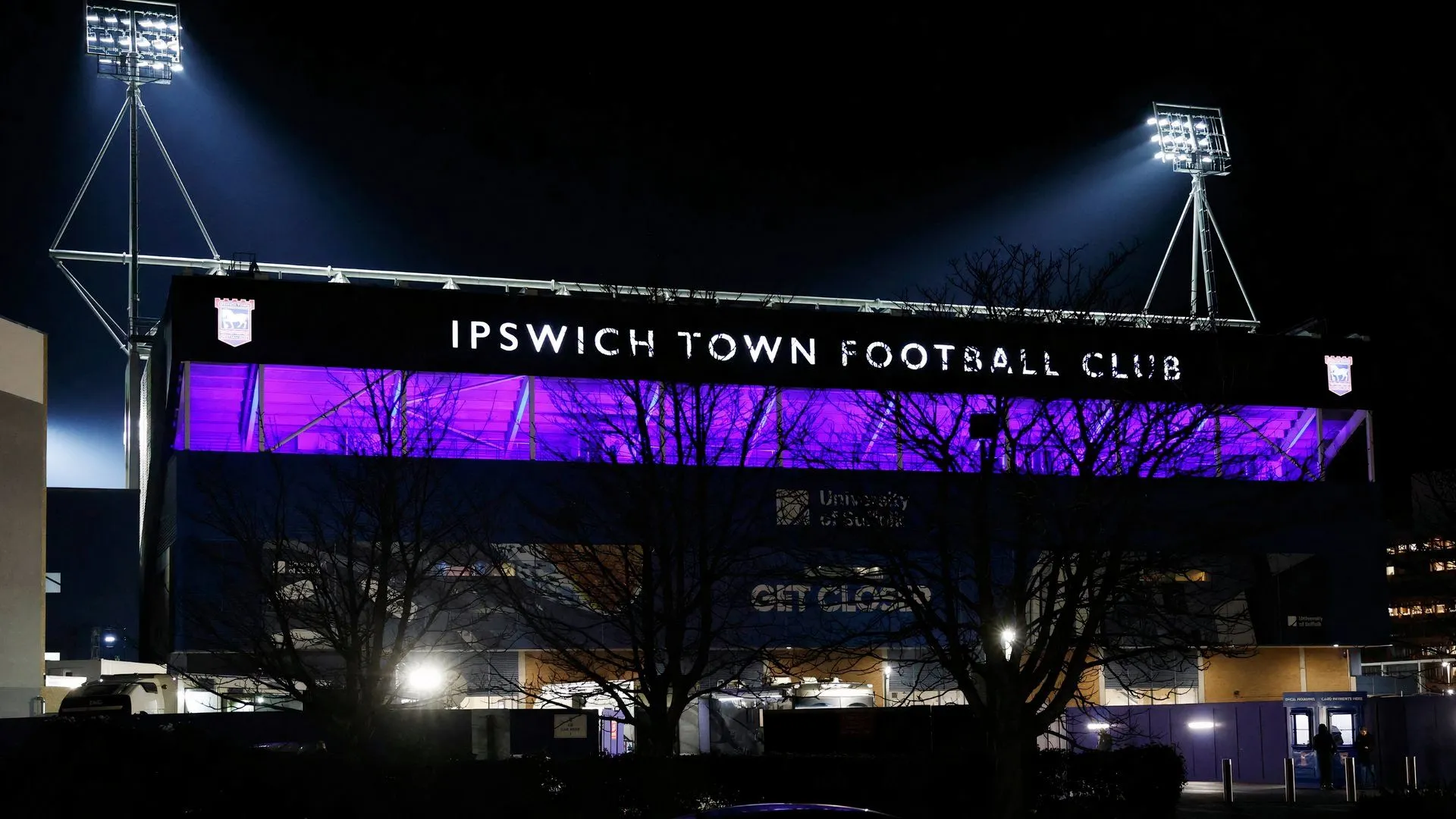 Bên ngoài sân Portman Road, sân nhà của Ipswich Town