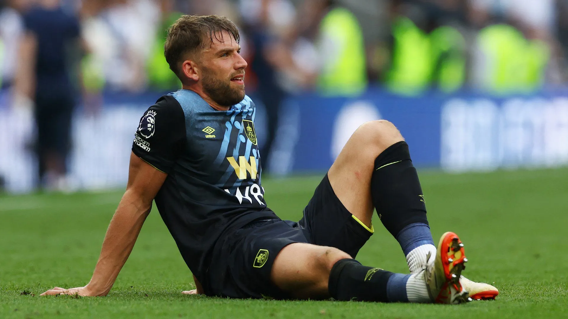 Charlie Taylor trong màu áo Burnley, hậu vệ tài năng từng gắn bó nhiều năm với CLB