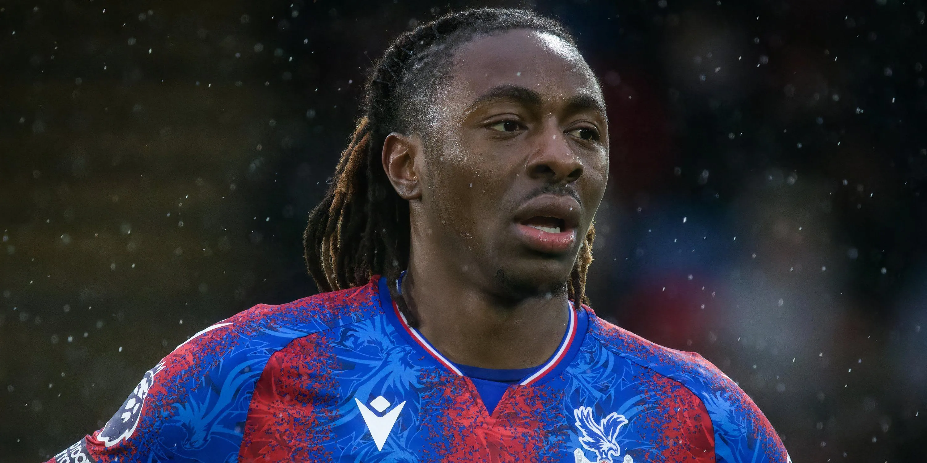 Eberechi Eze thi đấu sôi nổi trong màu áo Crystal Palace tại giải bóng đá Ngoại Hạng Anh