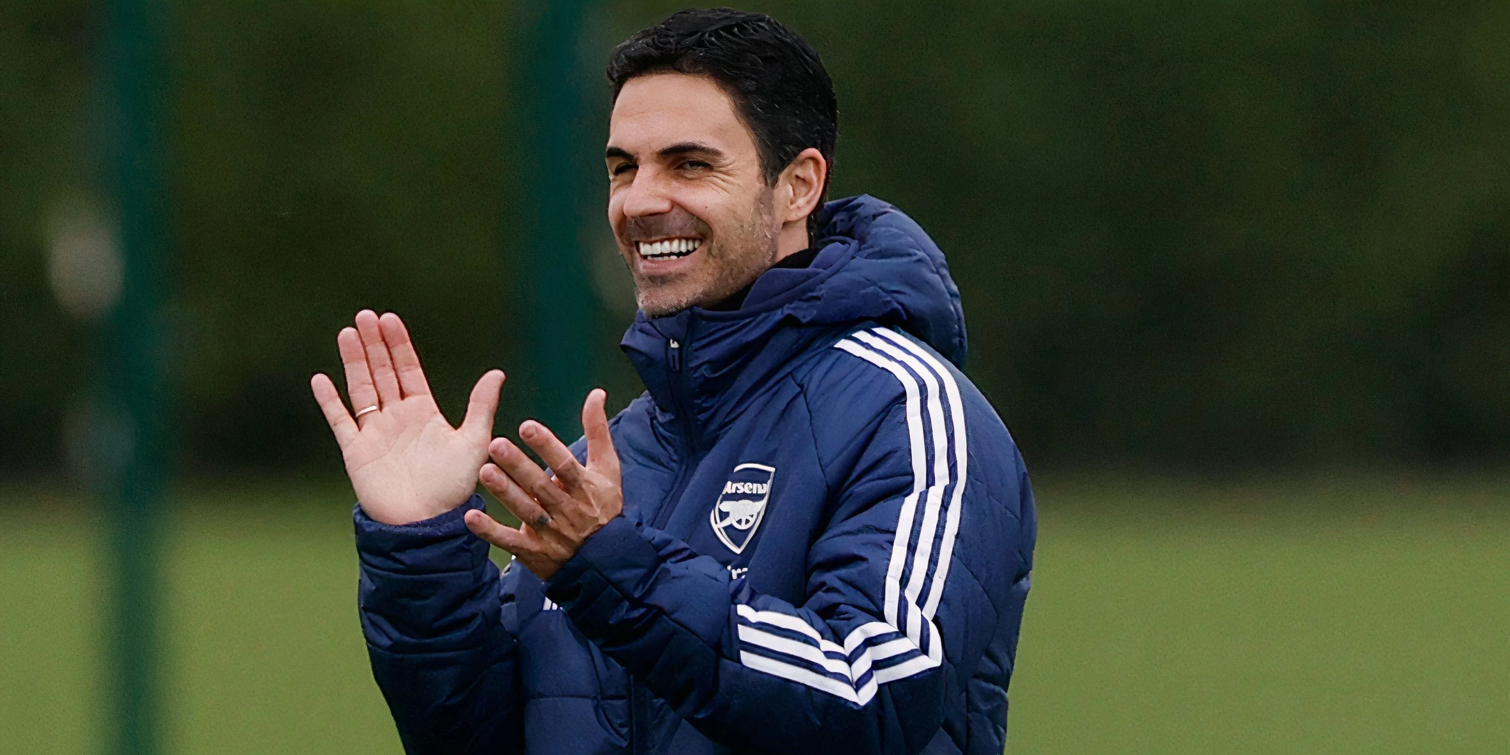 HLV Mikel Arteta giám sát hoạt động chuyển nhượng của Arsenal, bao gồm việc chiêu mộ các mục tiêu mới tại bóng đá Anh