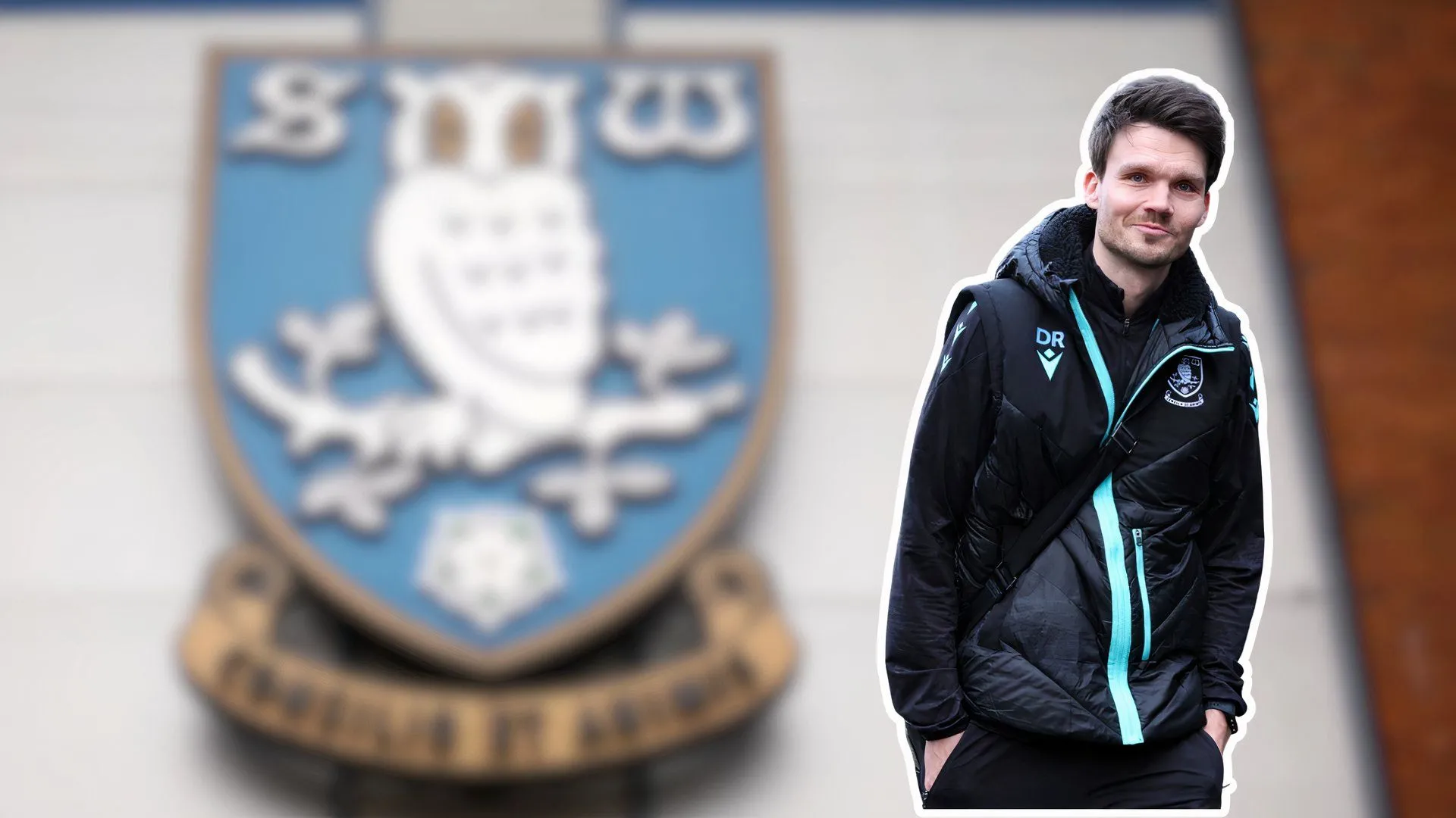 Huấn luyện viên Danny Rohl của Sheffield Wednesday, người đang đối mặt với nhiều thách thức về tài chính và nhân sự tại CLB bóng đá Anh.