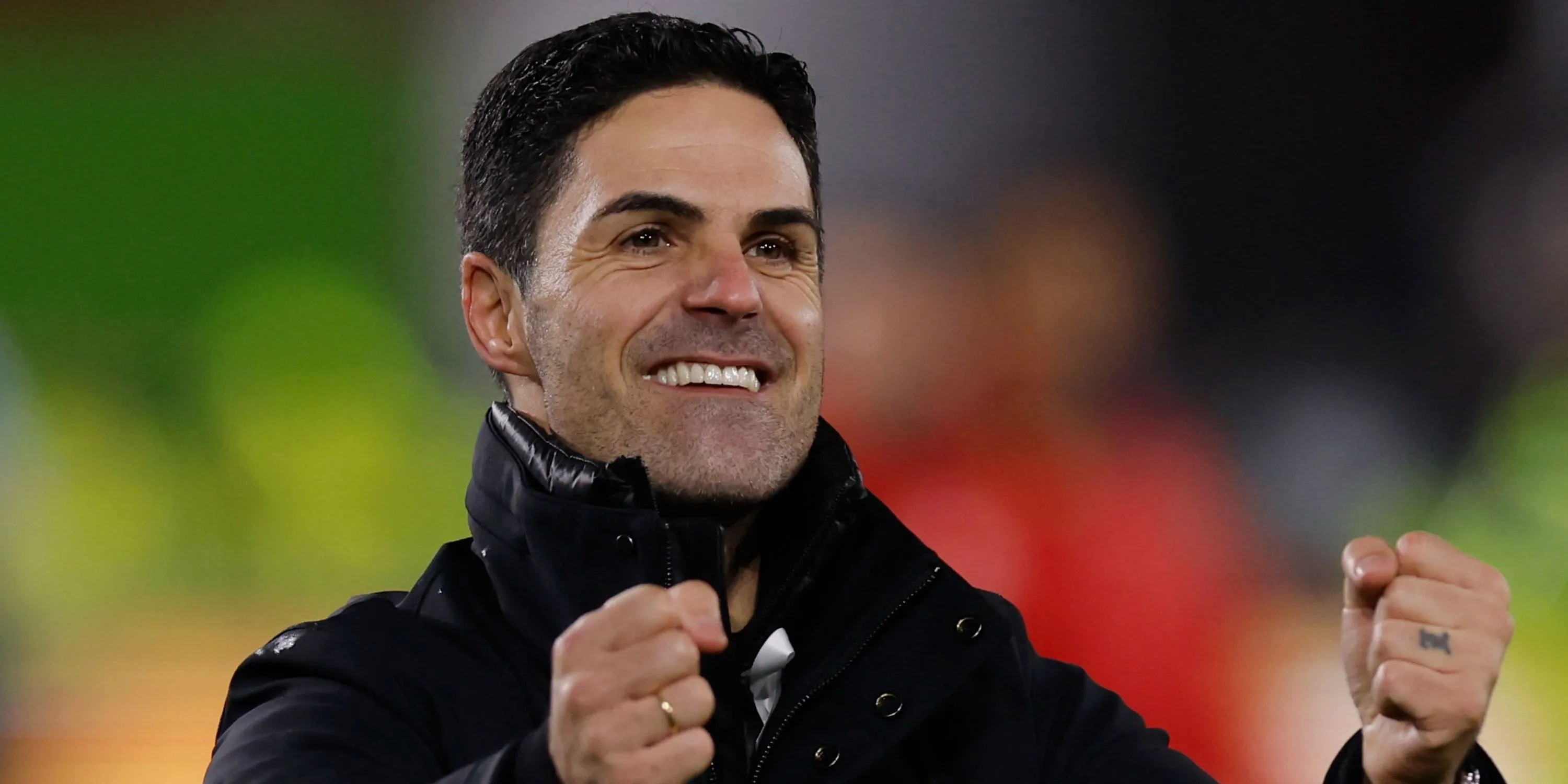 Huấn luyện viên Mikel Arteta của Arsenal tại Premier League, trong bối cảnh các câu lạc bộ bóng đá Anh tranh giành tài năng trẻ.