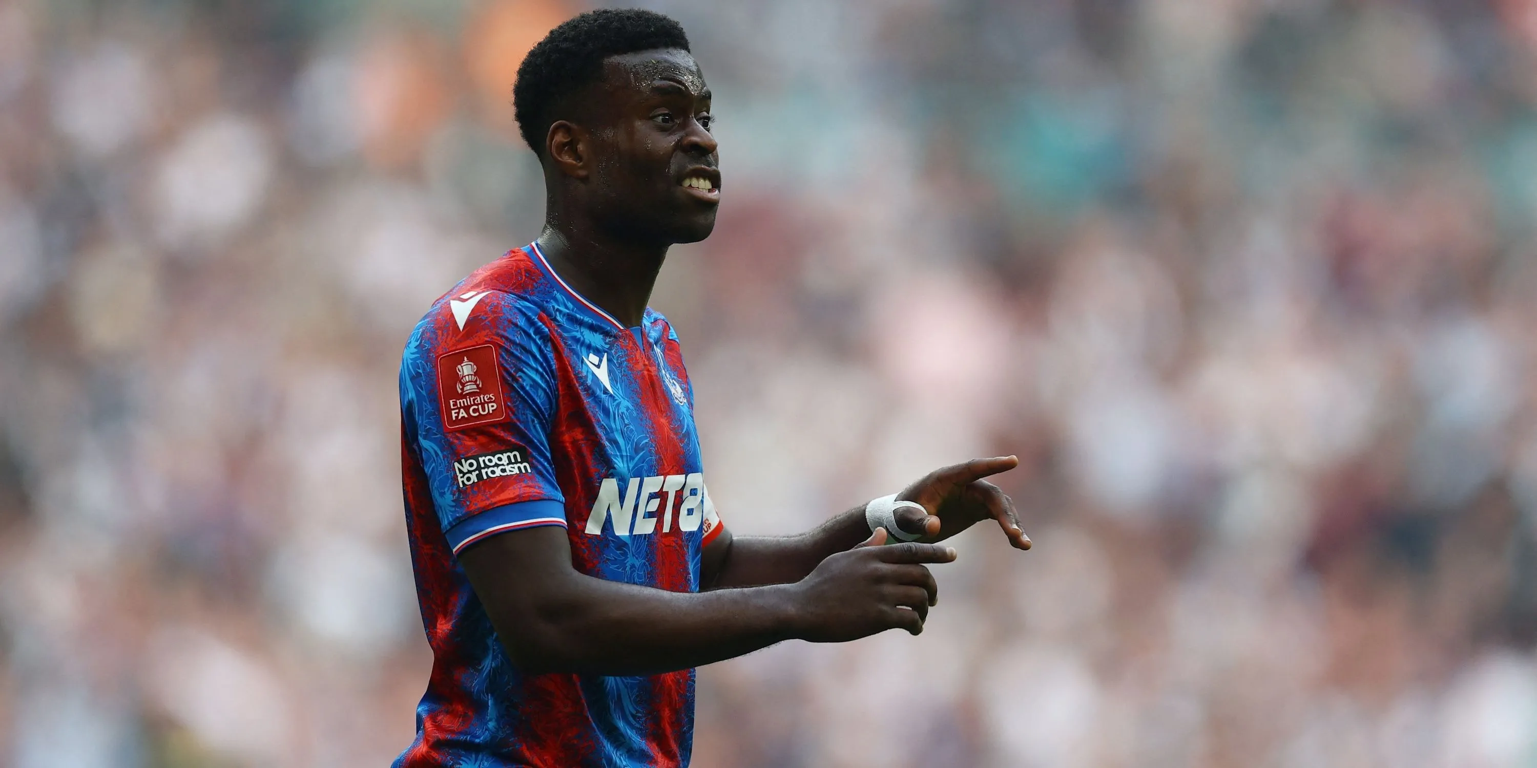 Marc Guehi của Crystal Palace phản ứng trong trận đấu
