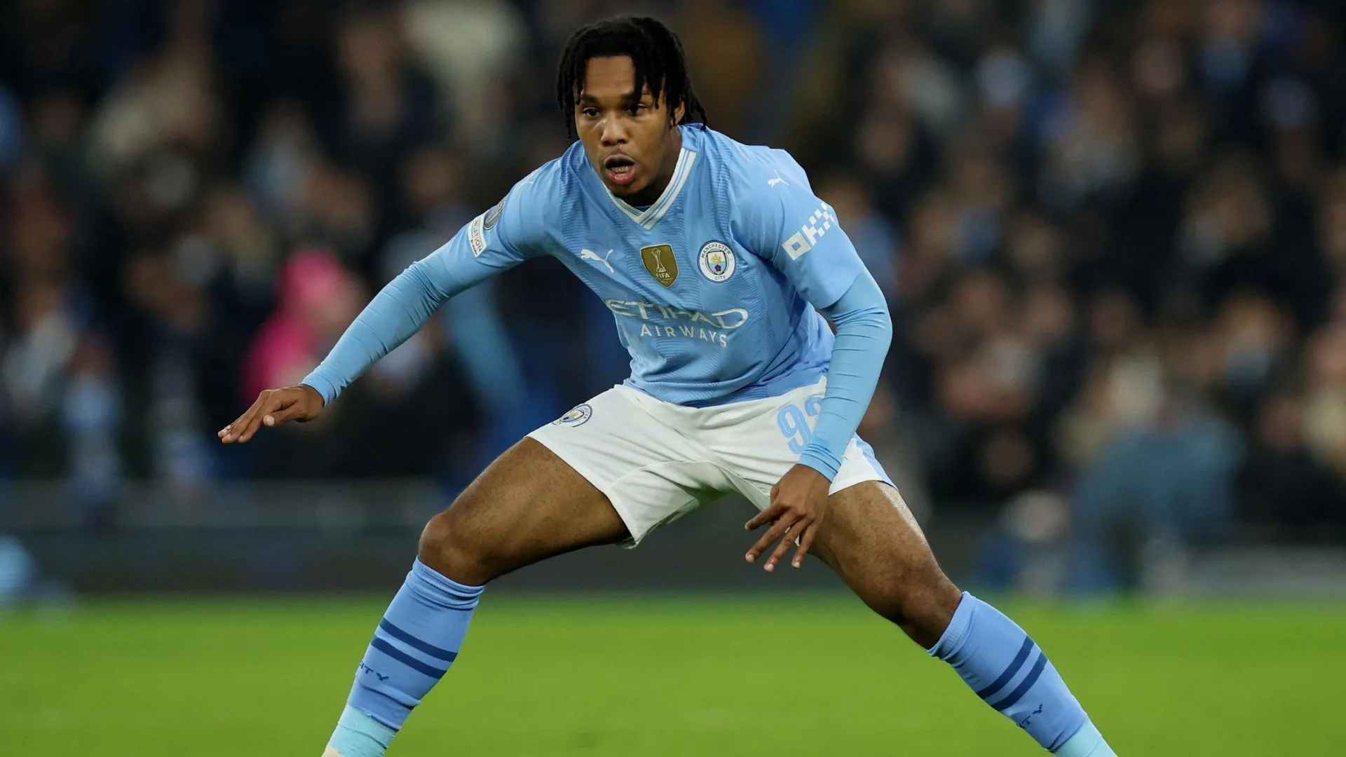 Micah Hamilton trong màu áo Manchester City trước khi chuyển đến CLB bóng đá Anh khác