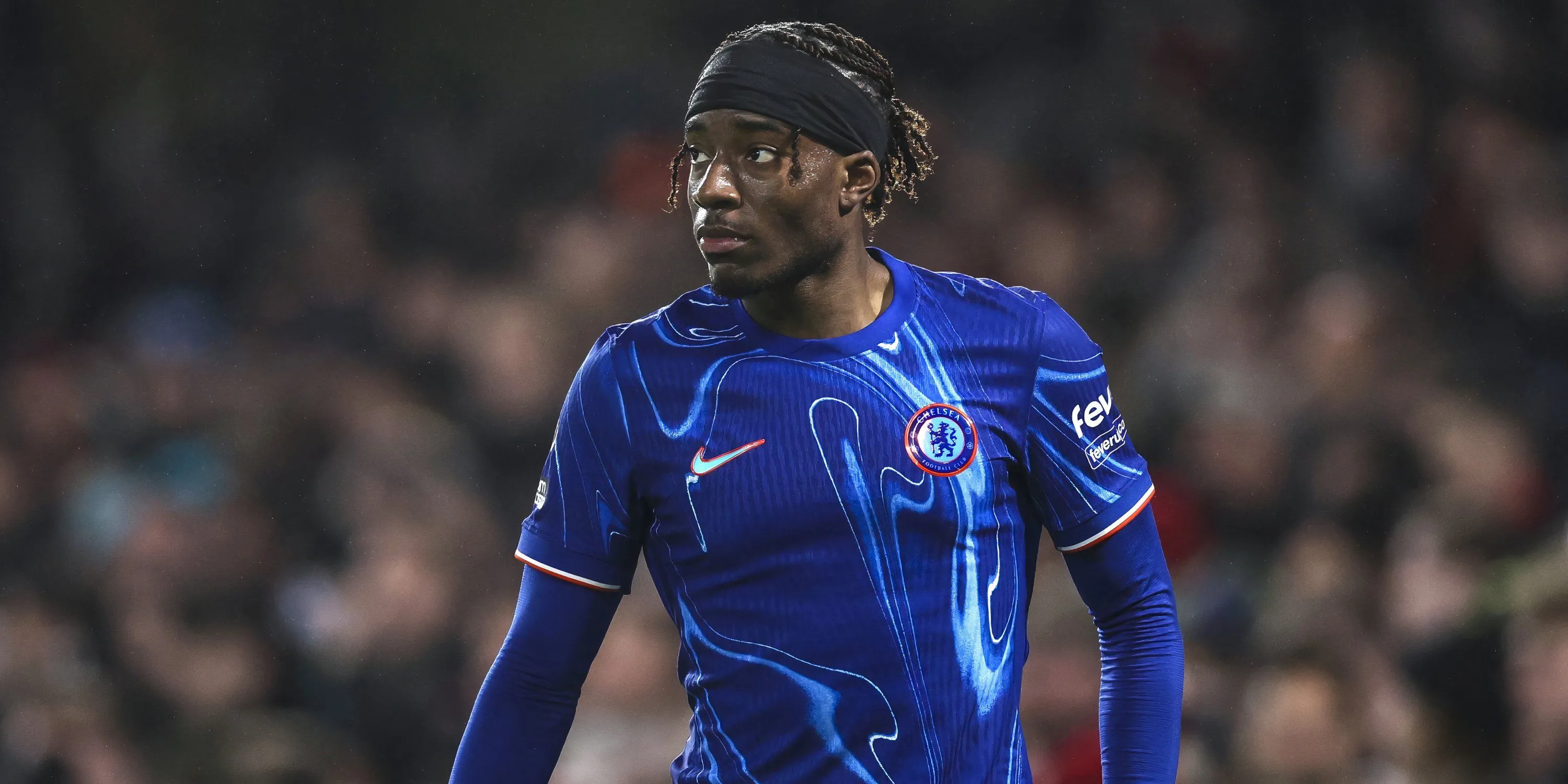 Noni Madueke trong màu áo Chelsea