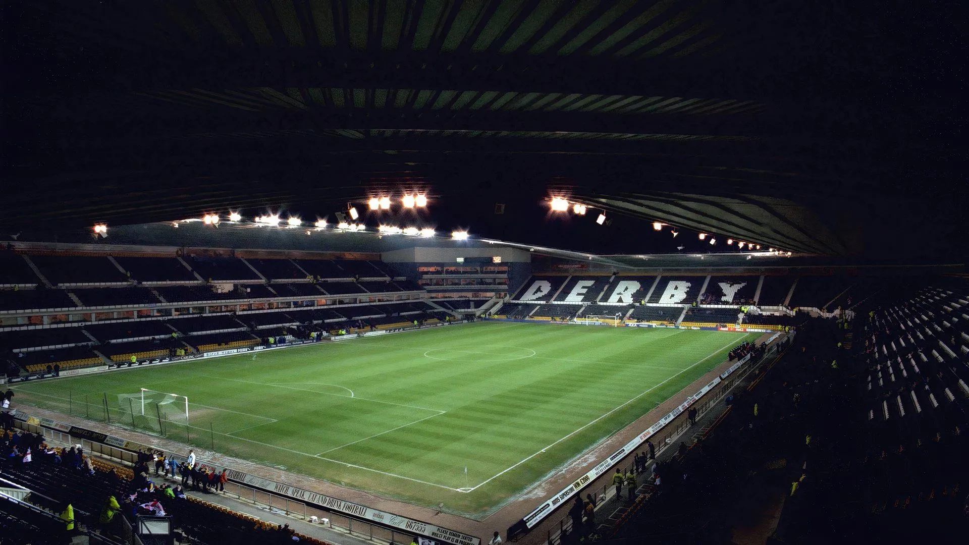 Sân Pride Park của Derby County với không khí trận đấu