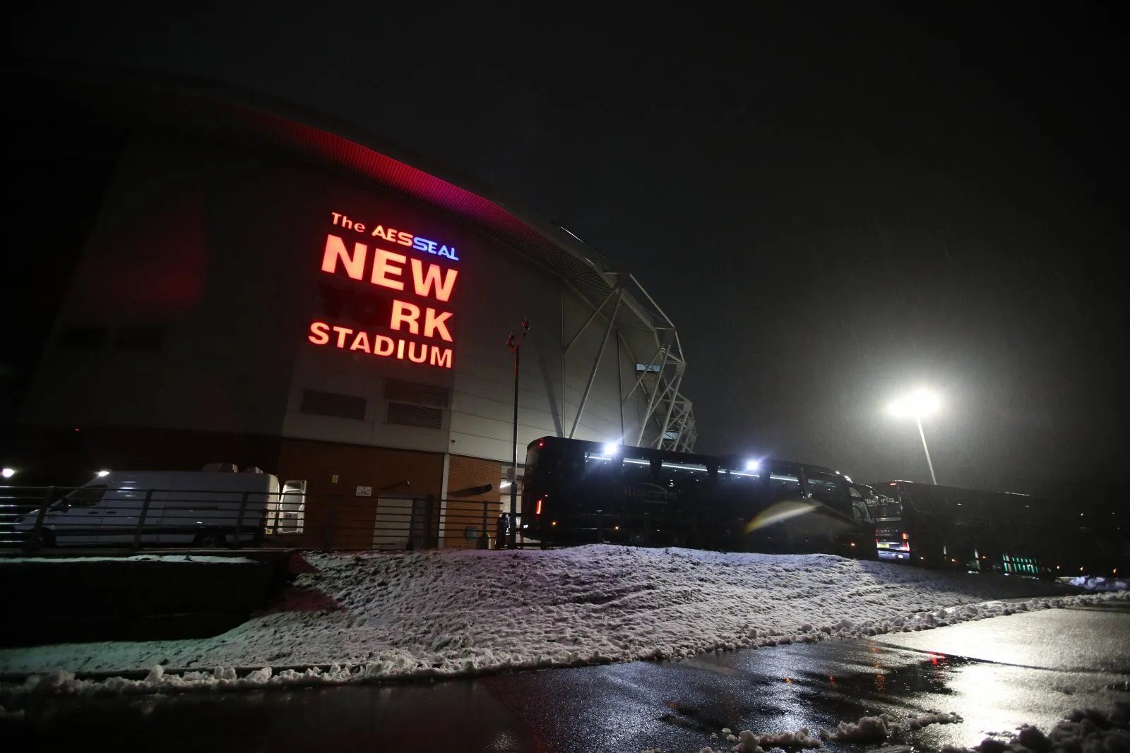Sân vận động AESSEAL New York - sân nhà của câu lạc bộ Rotherham United tại giải bóng đá Anh.