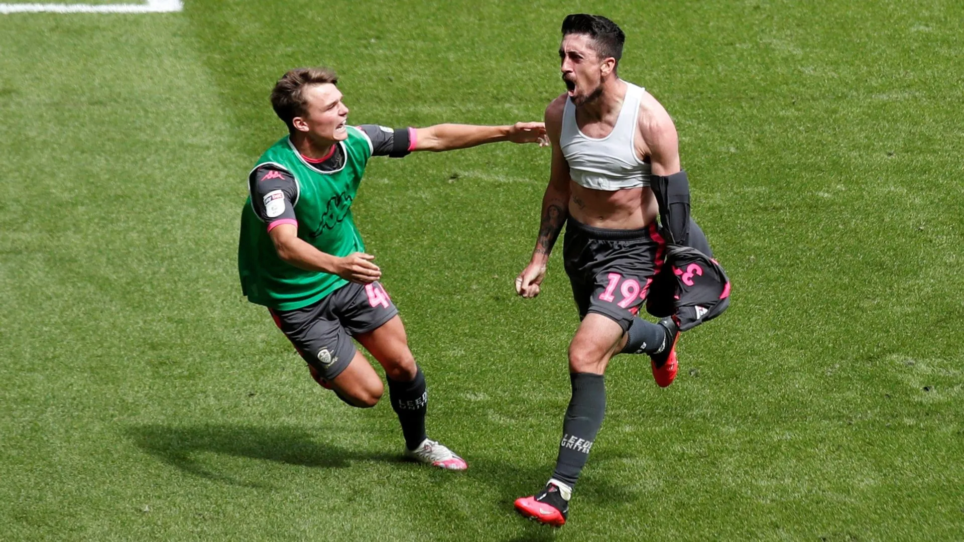 Tiền vệ Pablo Hernandez thi đấu cho Leeds United