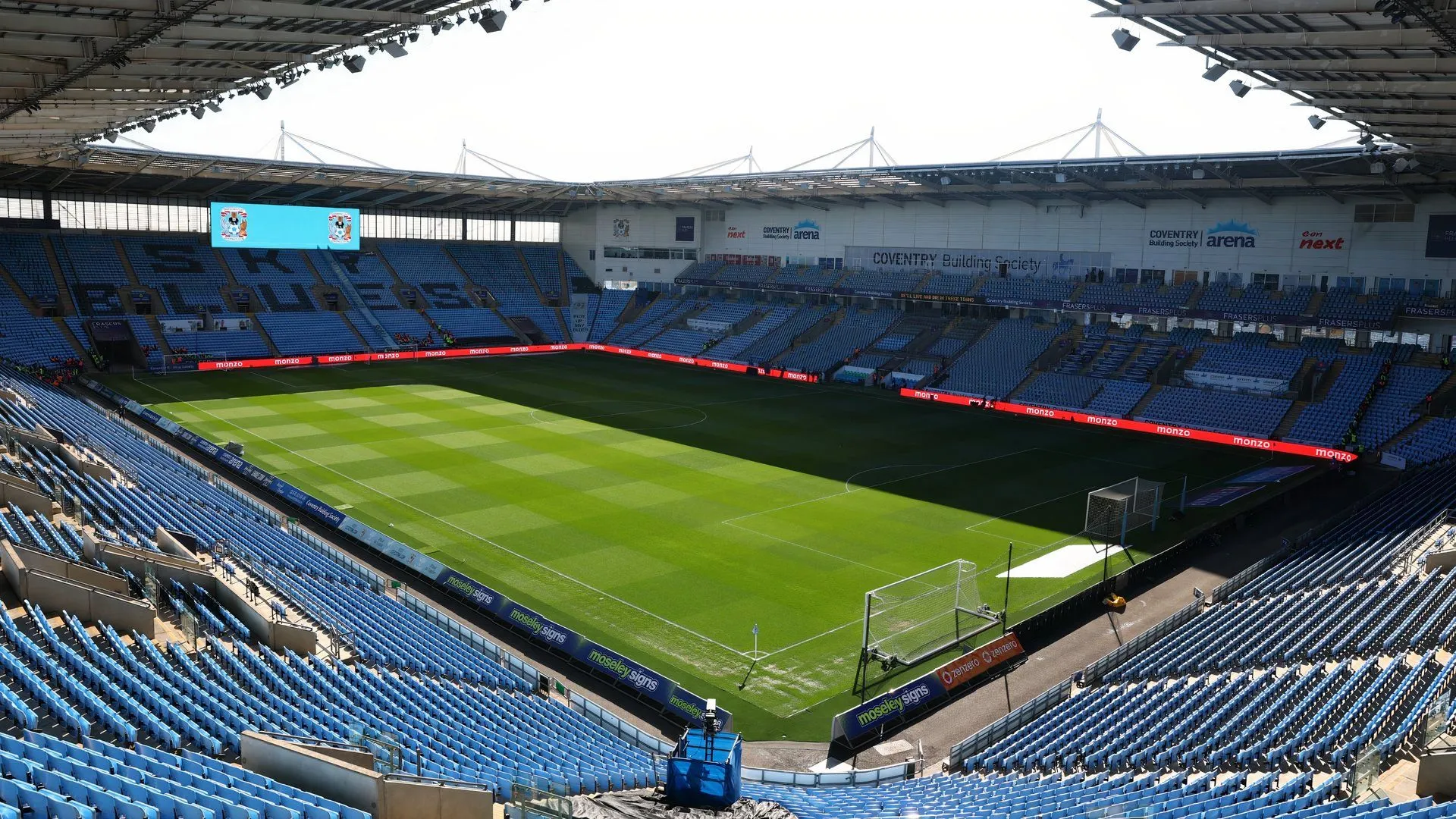 Tổng quan sân CBS Arena trong trận đấu của Coventry City