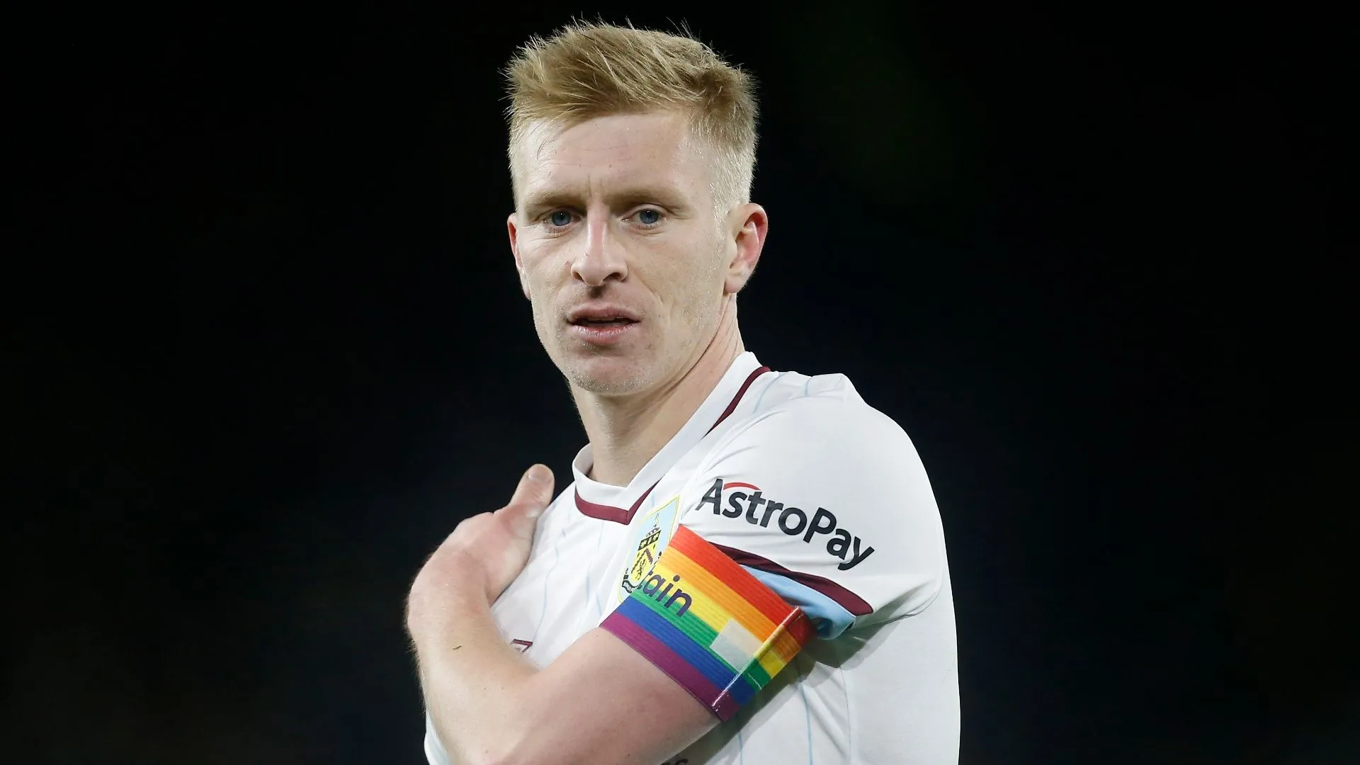 Trung vệ Ben Mee trong màu áo Burnley