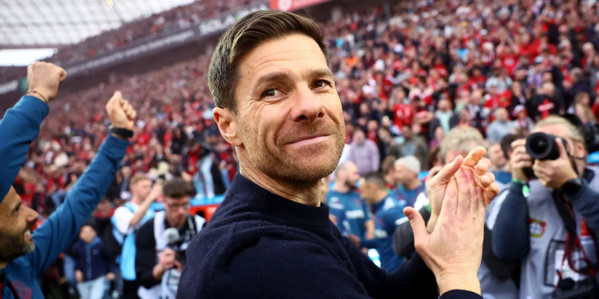 Xabi Alonso, huấn luyện viên trưởng của Bayer Leverkusen.
