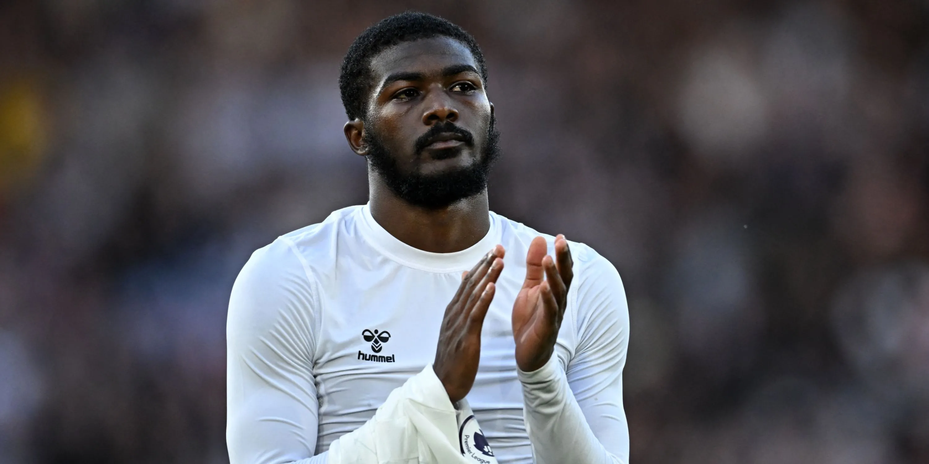 Ainsley Maitland-Niles trong màu áo Arsenal, đội bóng cũ của anh tại Ngoại hạng Anh, đang là mục tiêu chuyển nhượng của Everton.