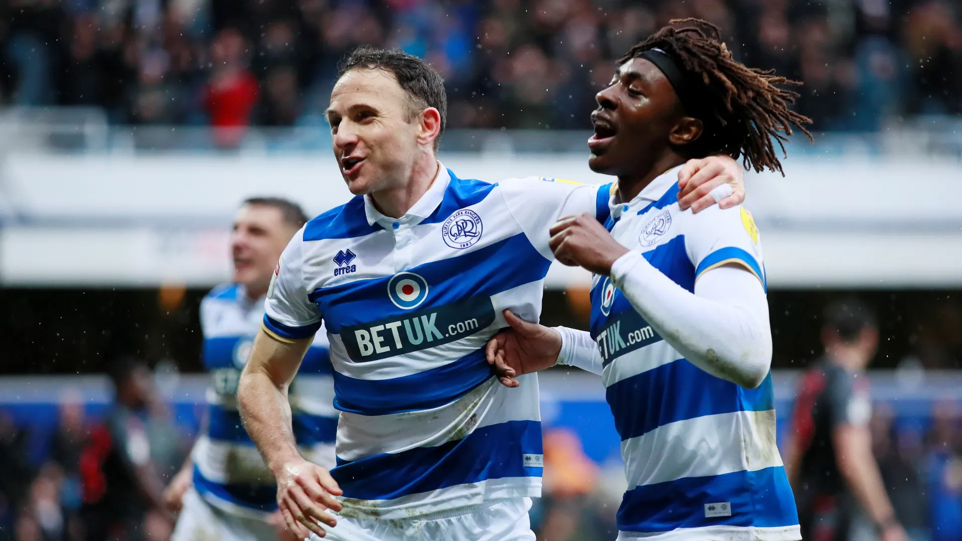 Eberechi Eze trong màu áo Queens Park Rangers, nơi anh bùng nổ và thu hút sự chú ý của các câu lạc bộ Ngoại hạng Anh