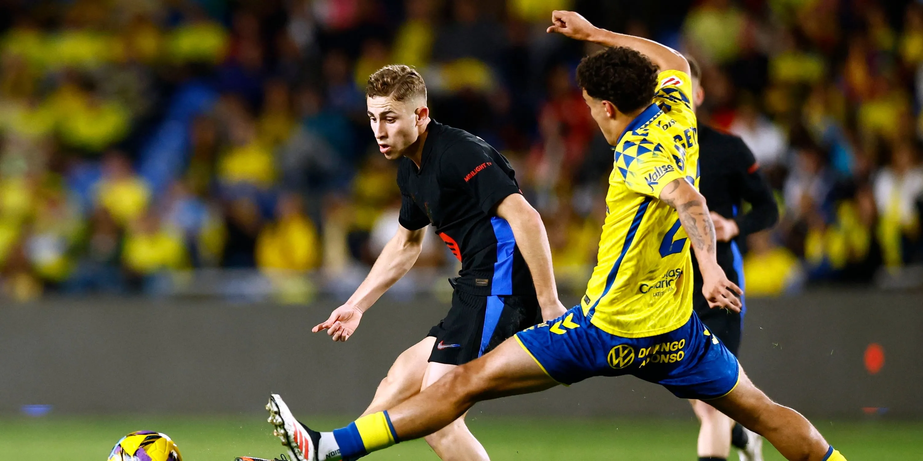 Fermín López trong màu áo Barcelona đối đầu với Las Palmas