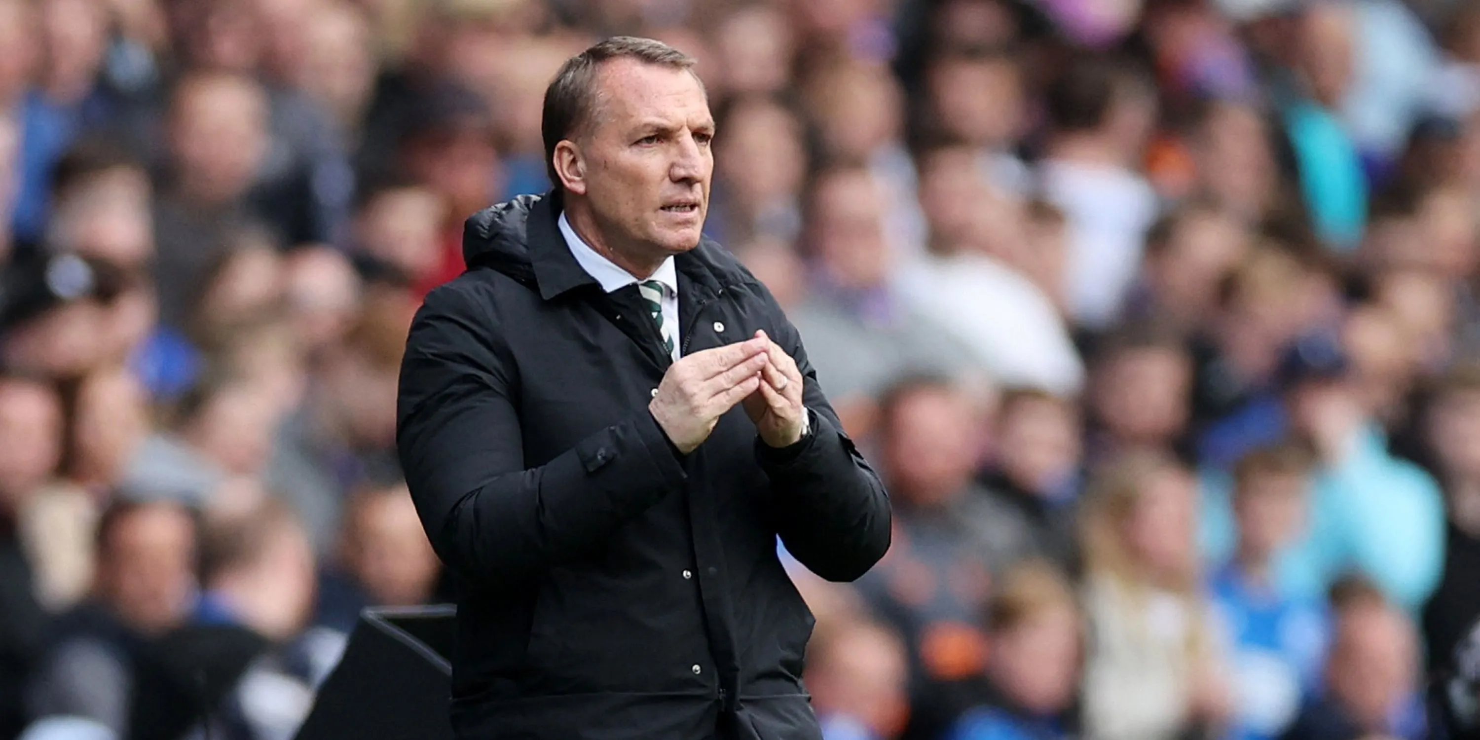 Huấn luyện viên Brendan Rodgers đang phát biểu, thể hiện tầm nhìn về việc tìm kiếm tài năng trên thị trường chuyển nhượng bóng đá