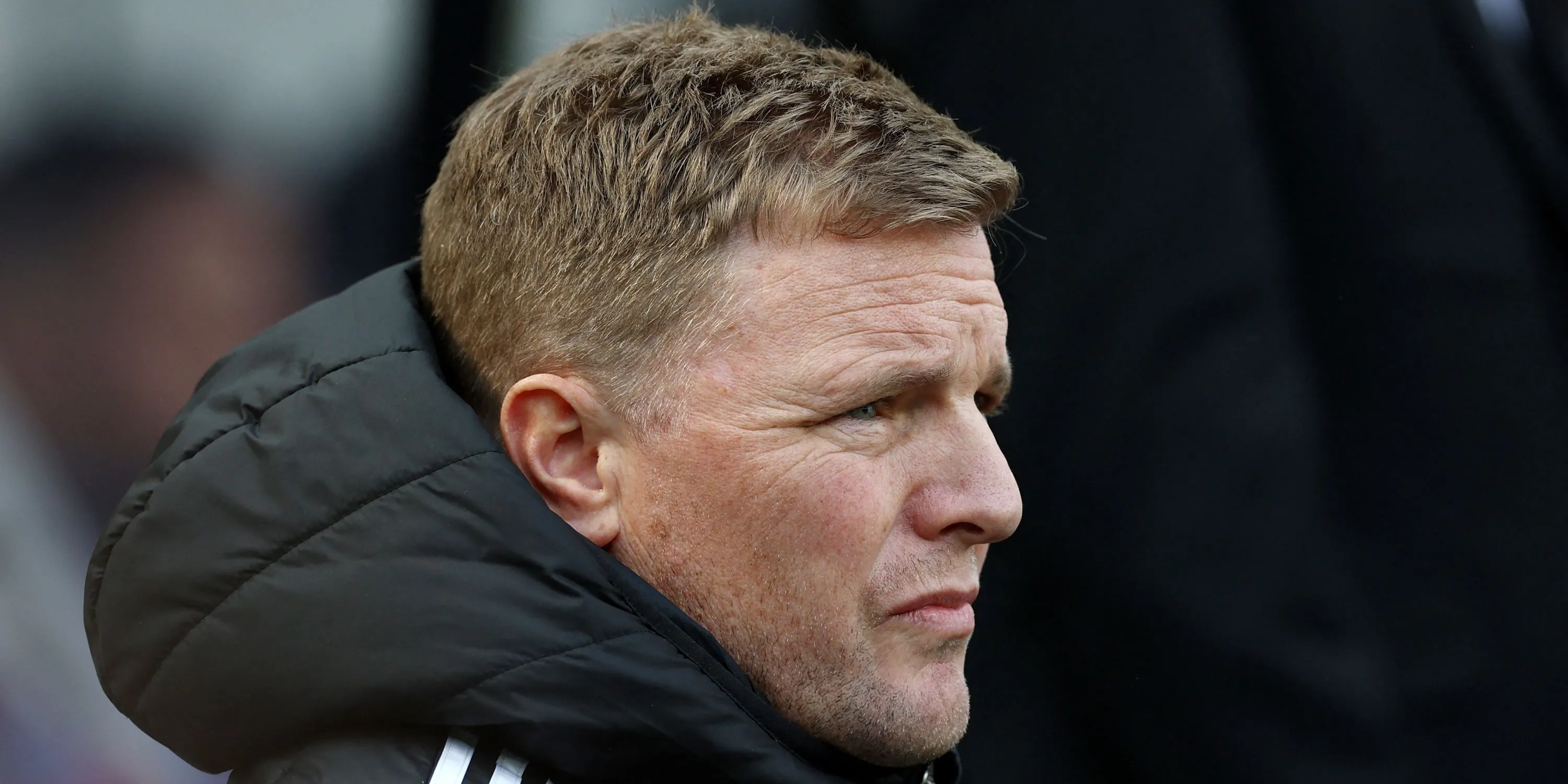 Huấn luyện viên Eddie Howe của Newcastle United trước trận đấu, đại diện cho triết lý bóng đá của CLB