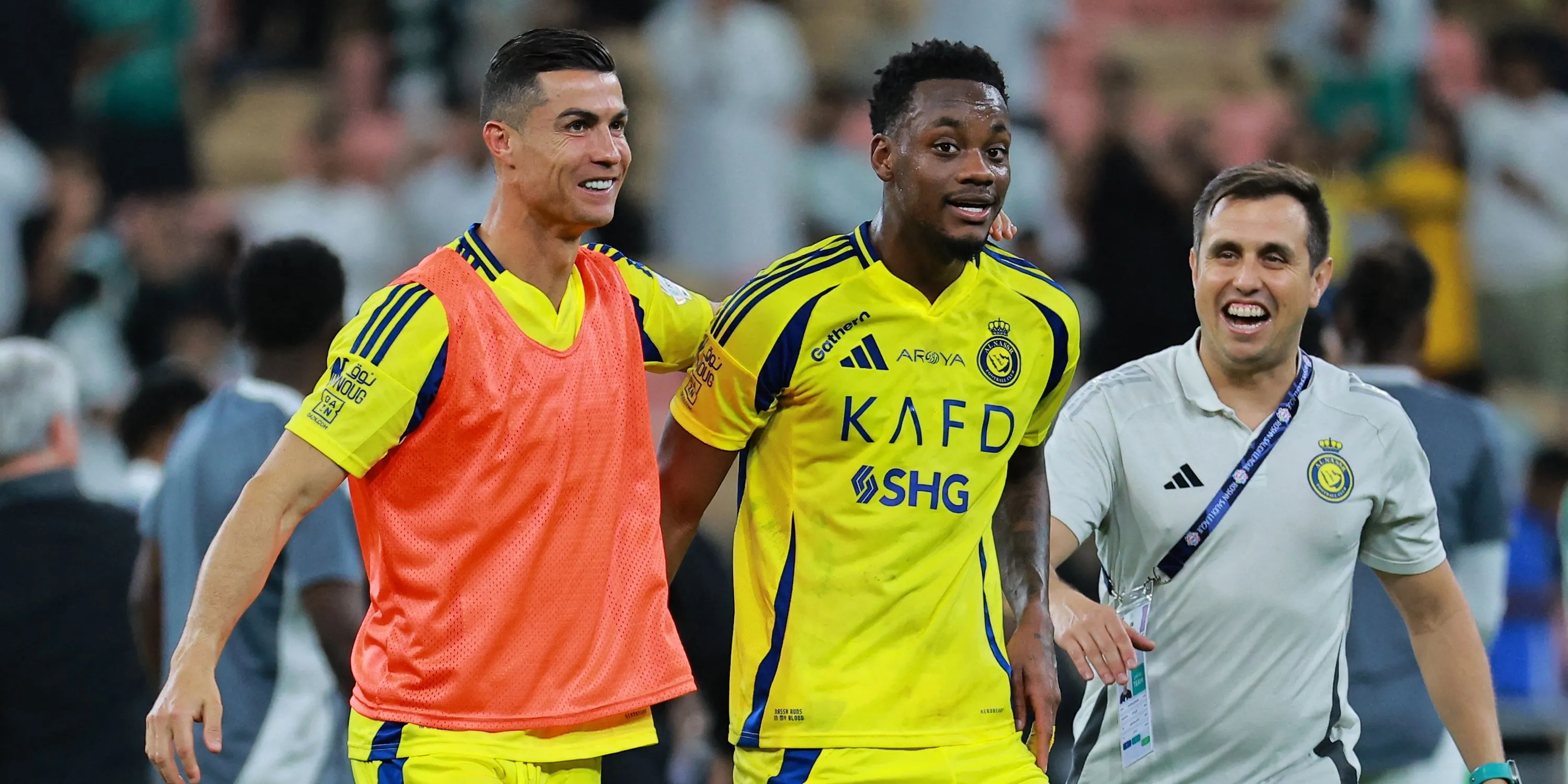 Jhon Durán (Al Nassr) ăn mừng cùng Cristiano Ronaldo sau trận đấu, minh họa cho thương vụ chuyển nhượng giúp Aston Villa cân bằng tài chính