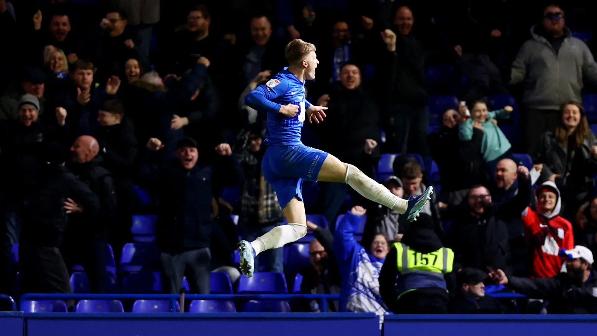 Jordan James ghi bàn thắng quan trọng cho Birmingham City tại Championship