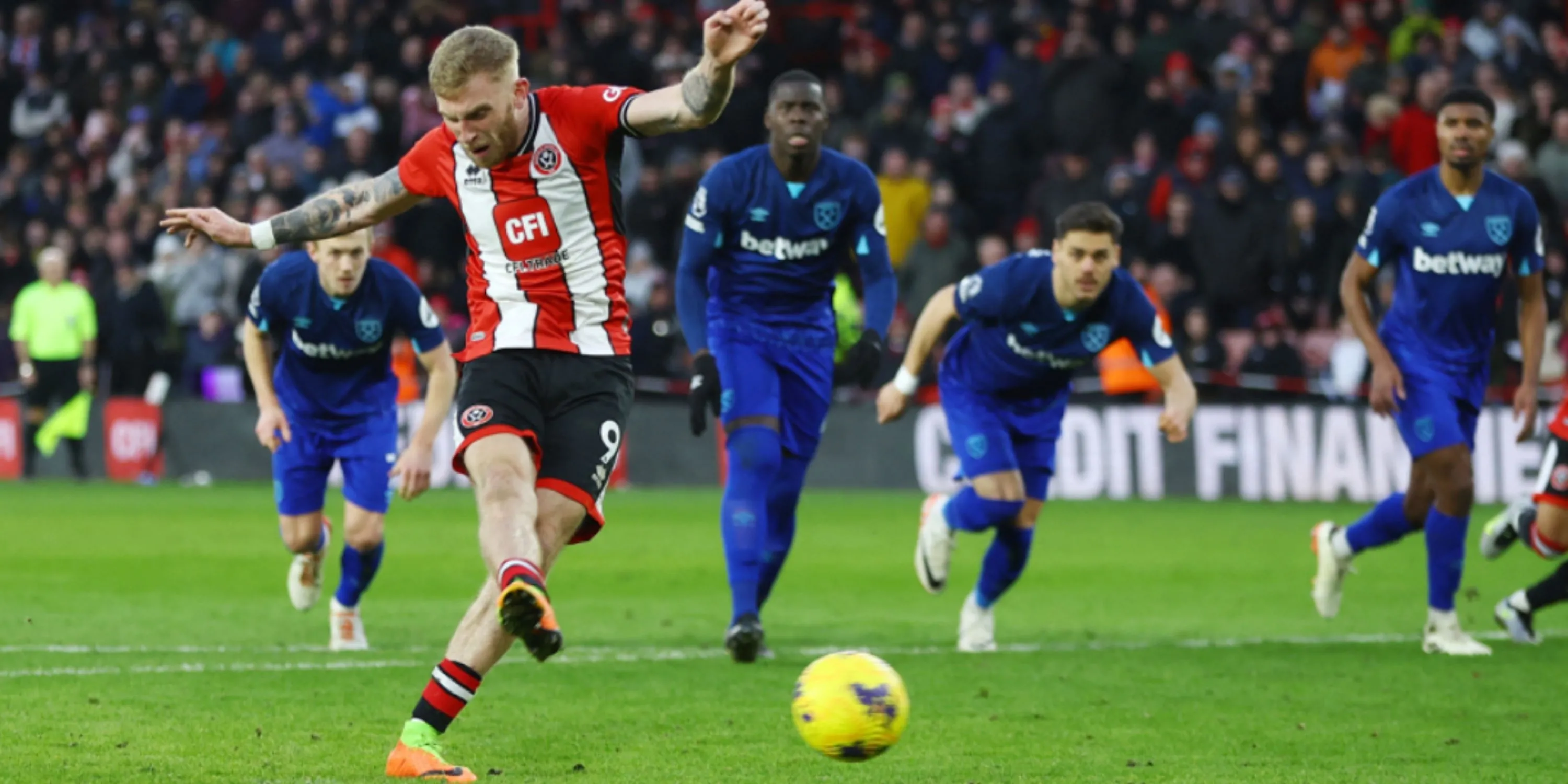 Oli McBurnie ăn mừng bàn thắng, biểu tượng của hy vọng thăng hạng cho Sheffield United