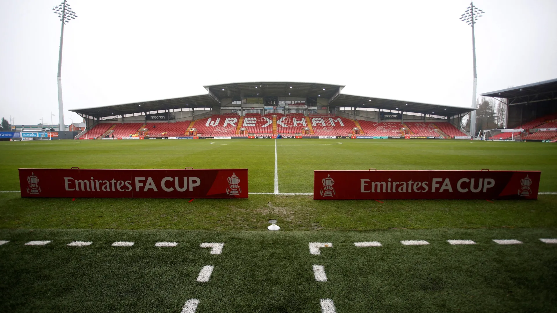 Patrick Bamford được đồn đoán sẽ gia nhập Wrexham, một tân binh tiềm năng của Championship