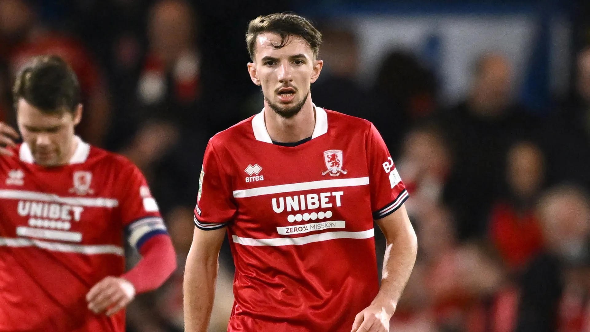 Tiền vệ Dan Barlaser của Middlesbrough trên sân