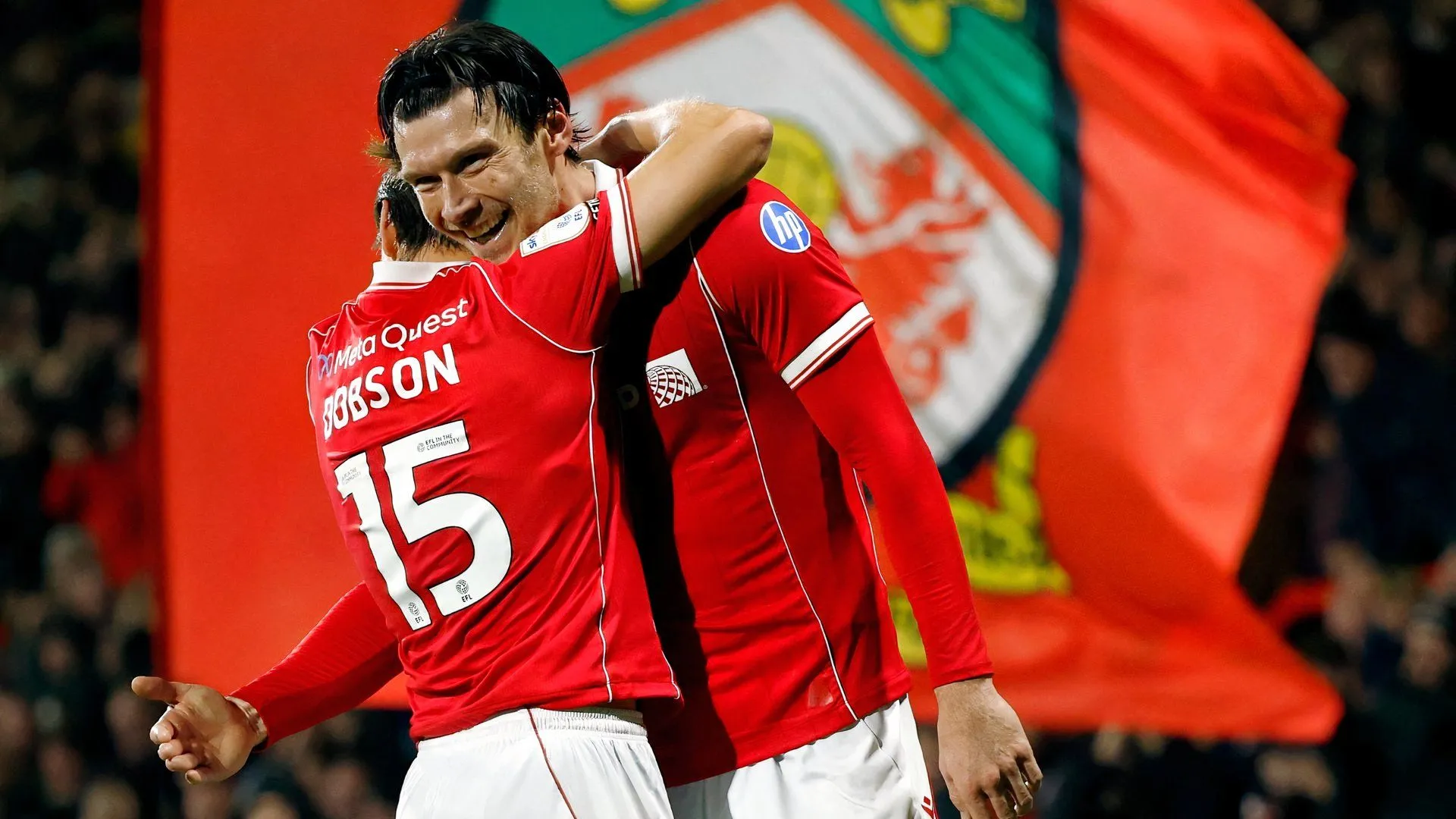 Cầu thủ Kieffer Moore của Wrexham ăn mừng sau khi ghi bàn thứ ba