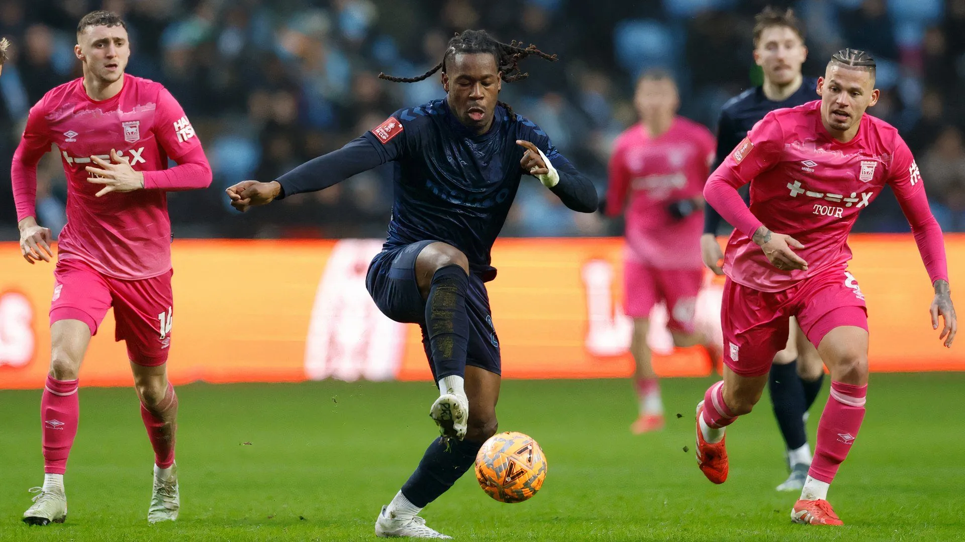 Hình ảnh ghép của cầu thủ Championship từ tháng 2 năm 2025