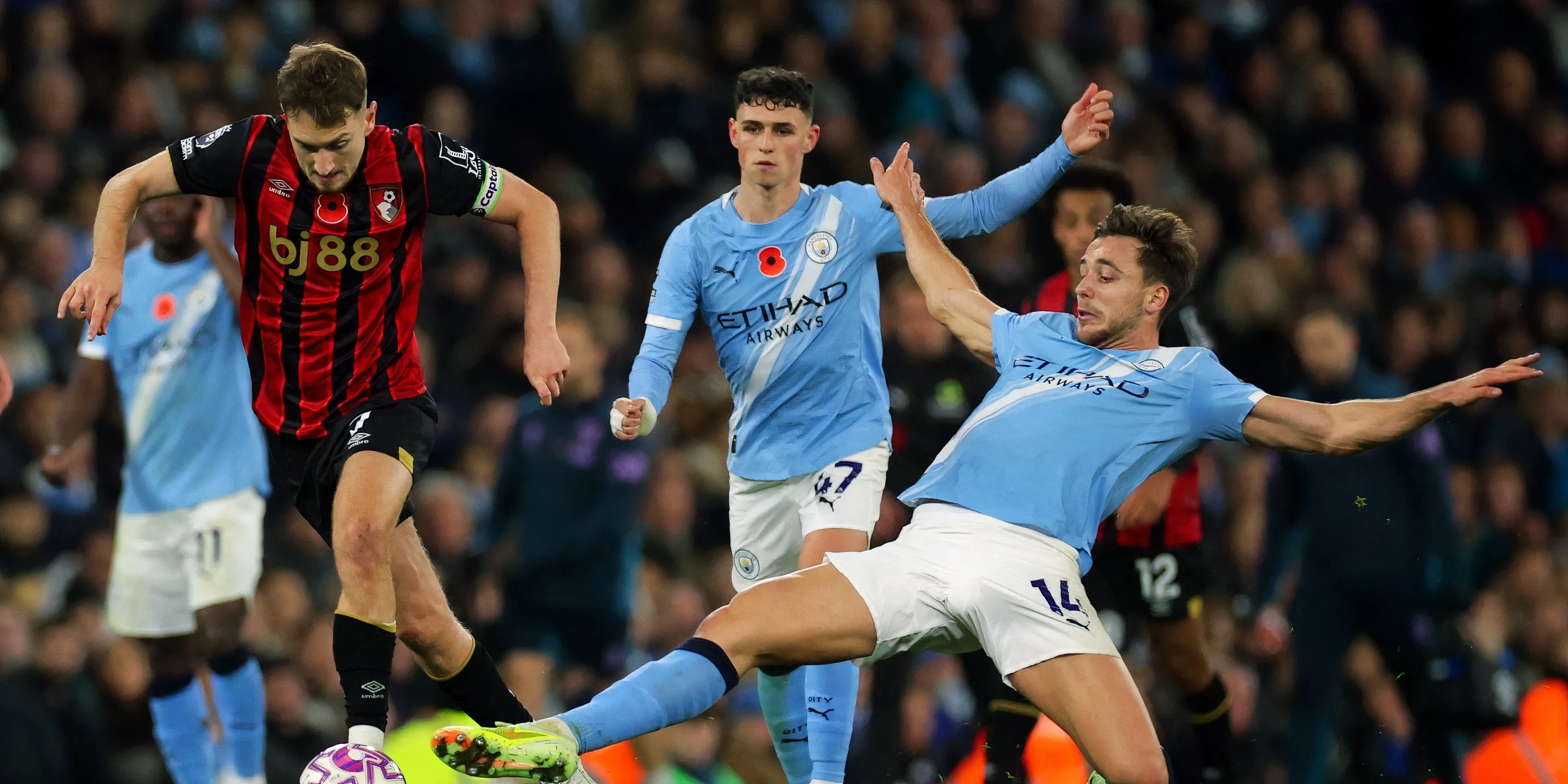 Nico Gonzalez thể hiện sự điềm tĩnh và quyền lực ở vị trí tiền vệ trung tâm cho Manchester City