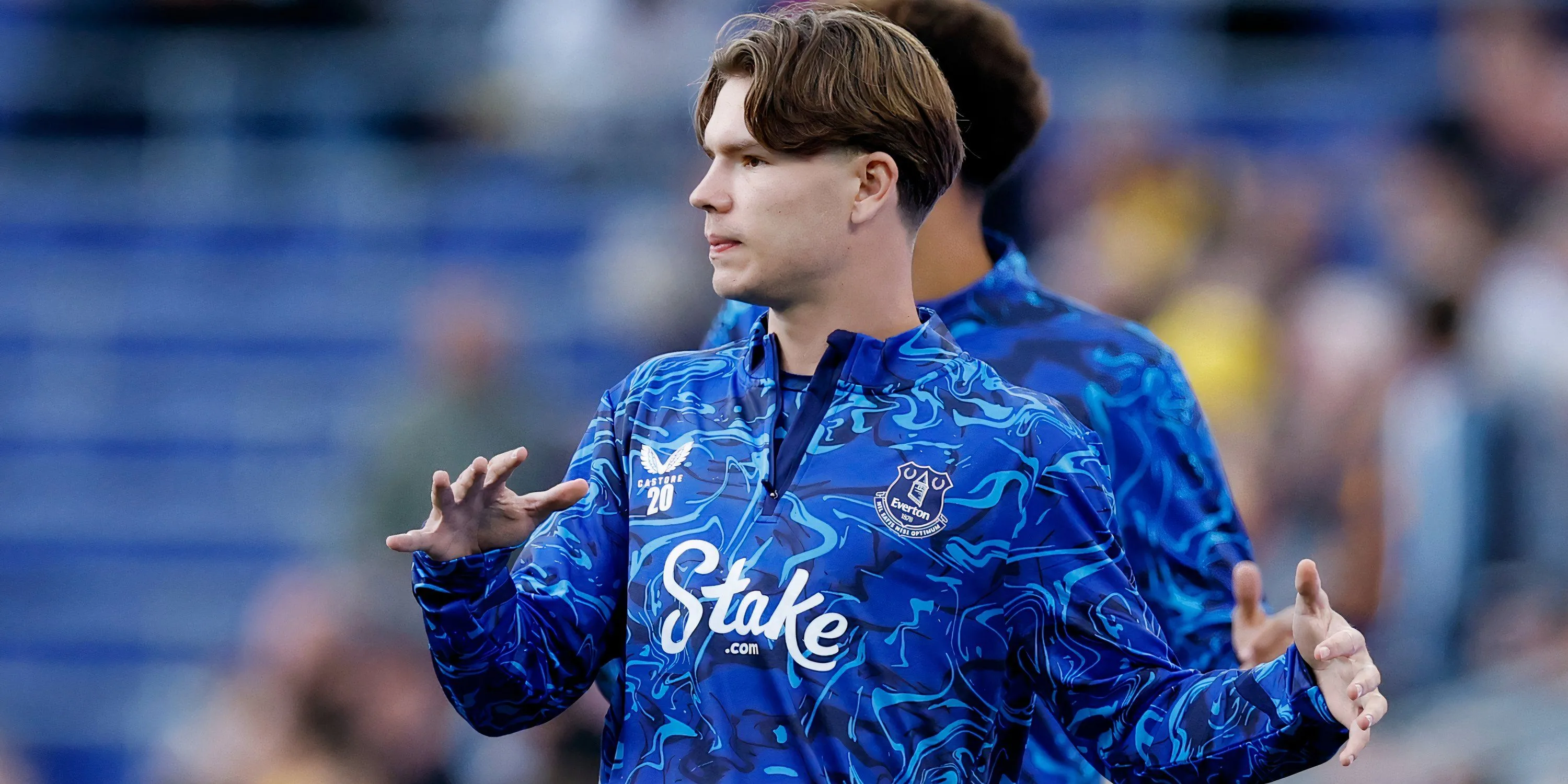 Tyler Dibling dùm Everton trong trận đấu